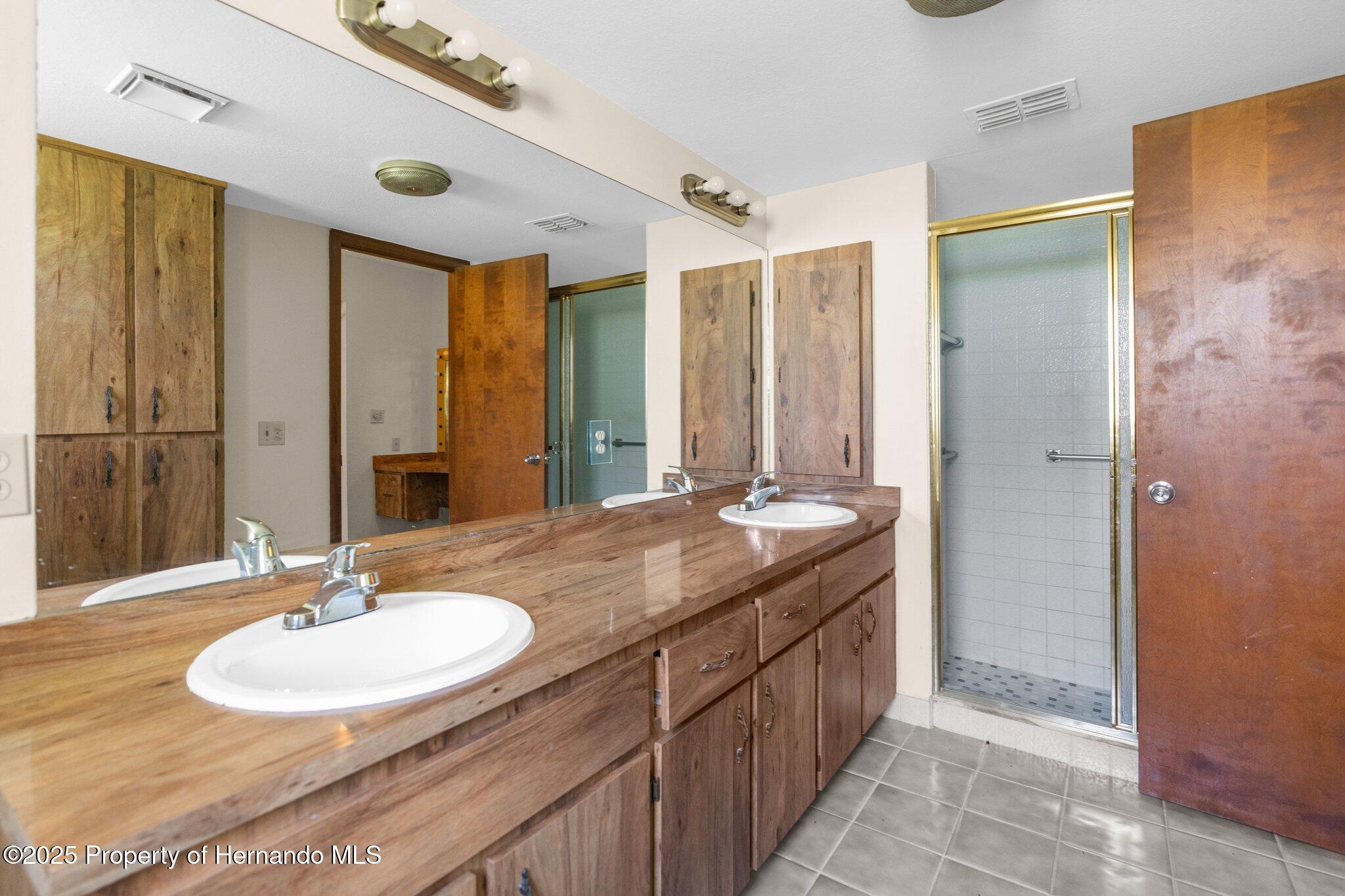 2443 Glenridge Drive, Spring Hill, Florida image 10