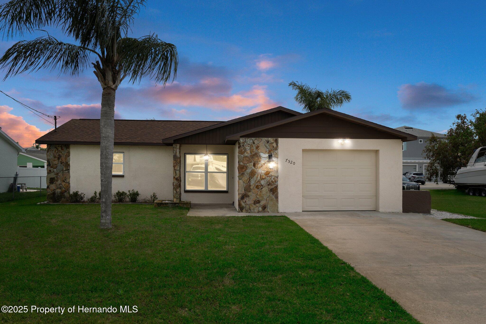 7520 Mako Drive, Hudson, Florida image 2