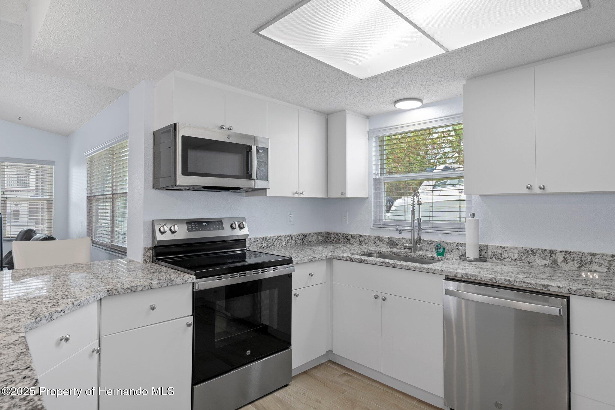 7520 Mako Drive, Hudson, Florida image 25