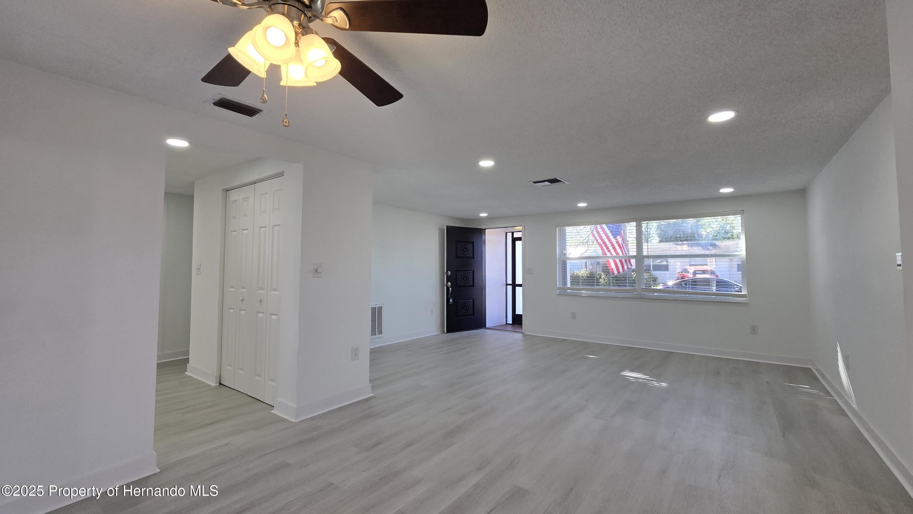 8640 Spanish Moss Drive, Port Richey, Florida image 28