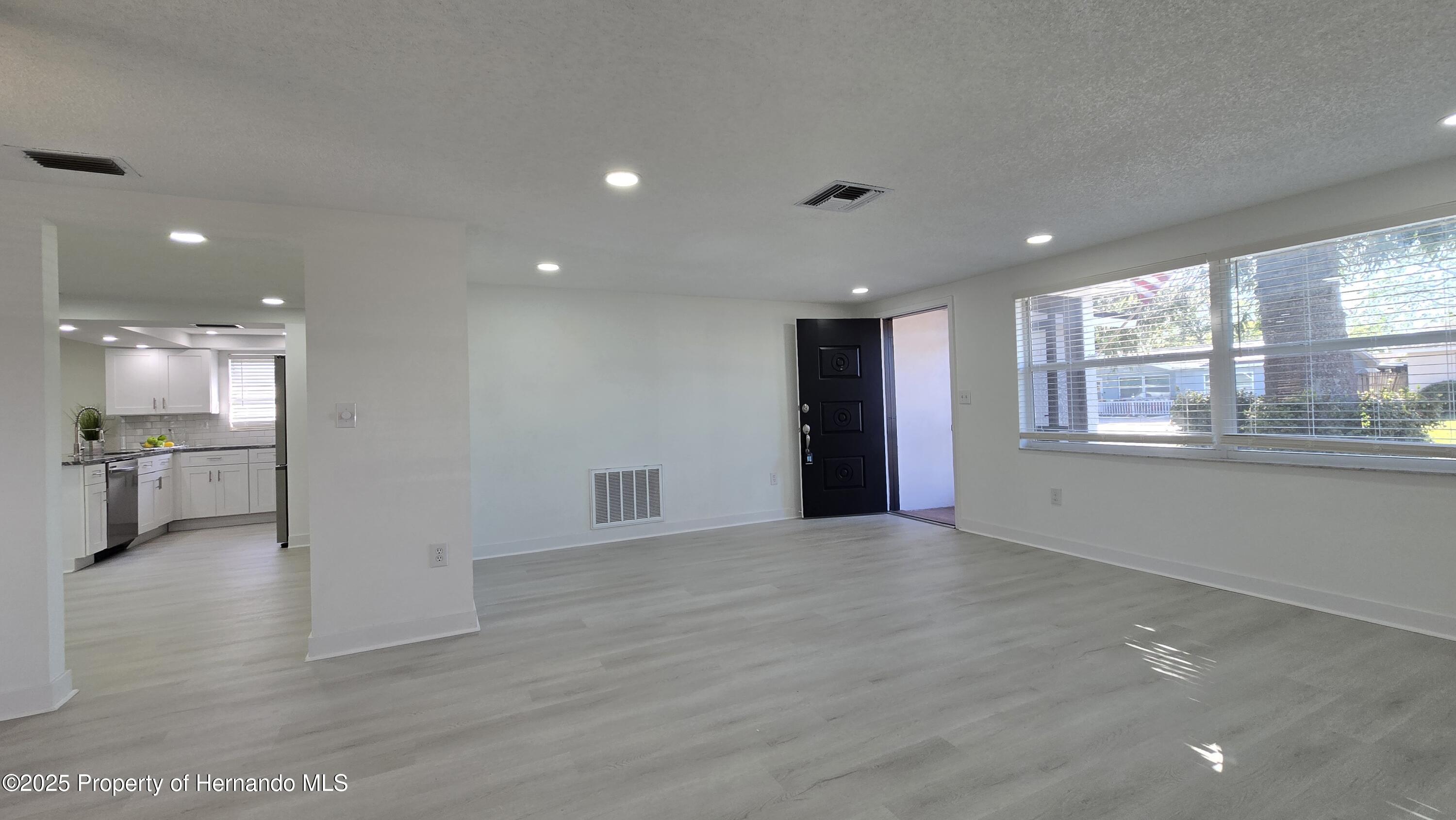 8640 Spanish Moss Drive, Port Richey, Florida image 25