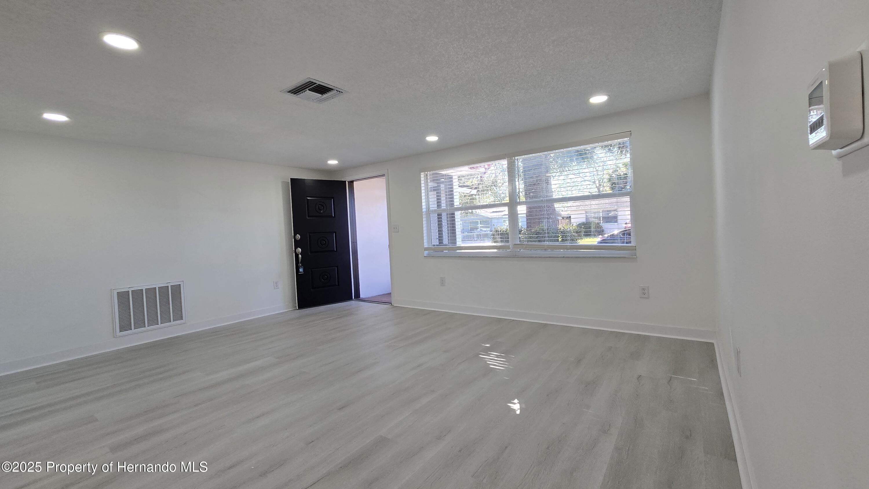 8640 Spanish Moss Drive, Port Richey, Florida image 23