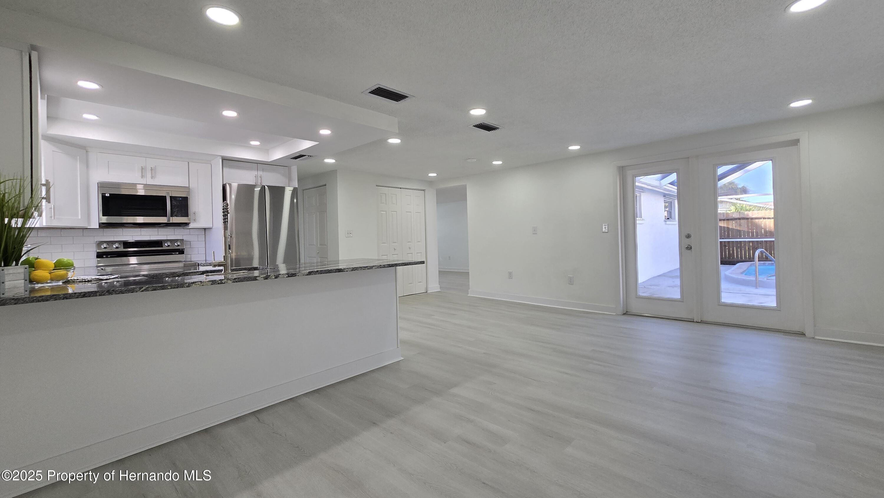 8640 Spanish Moss Drive, Port Richey, Florida image 8