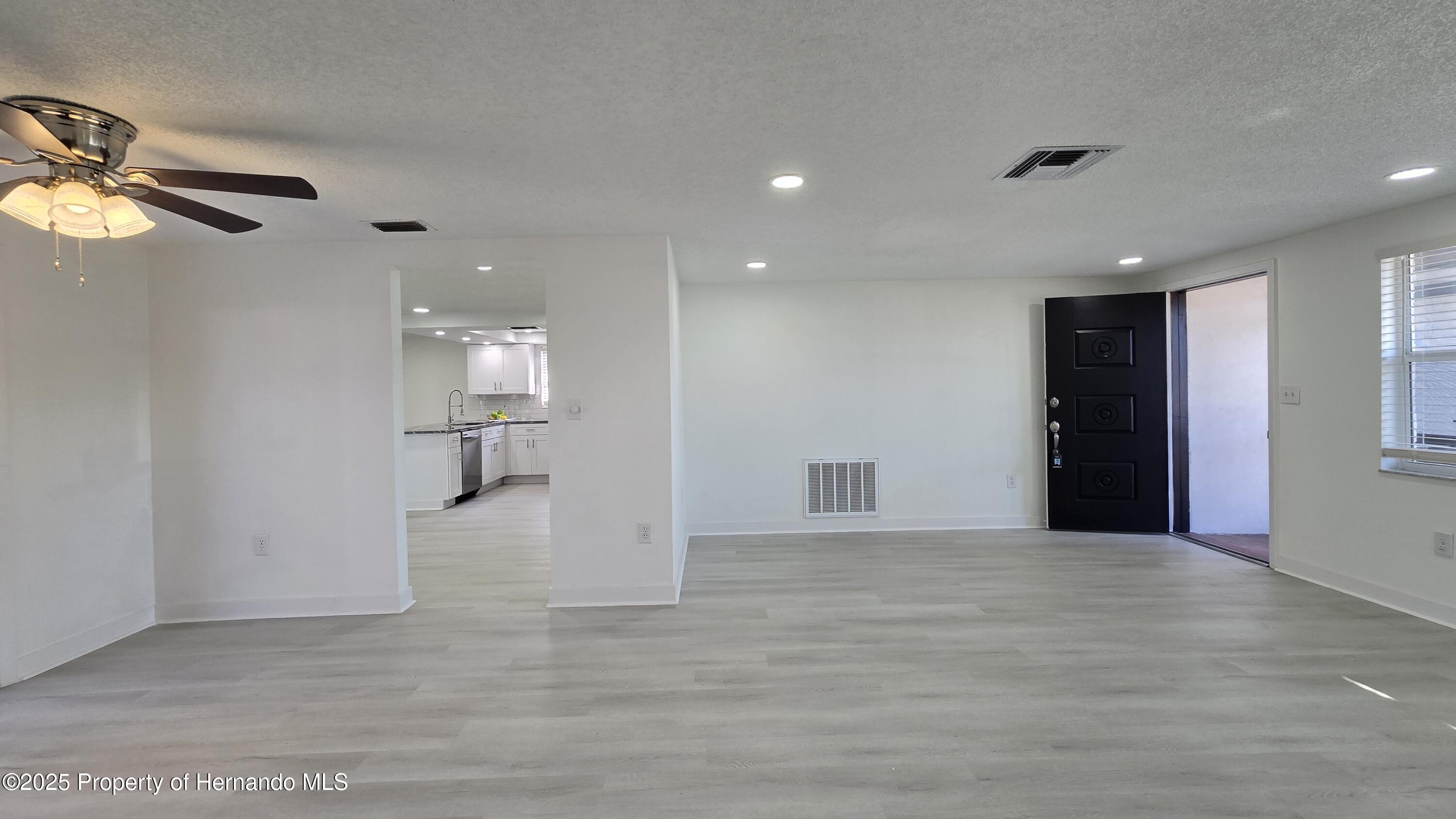 8640 Spanish Moss Drive, Port Richey, Florida image 30