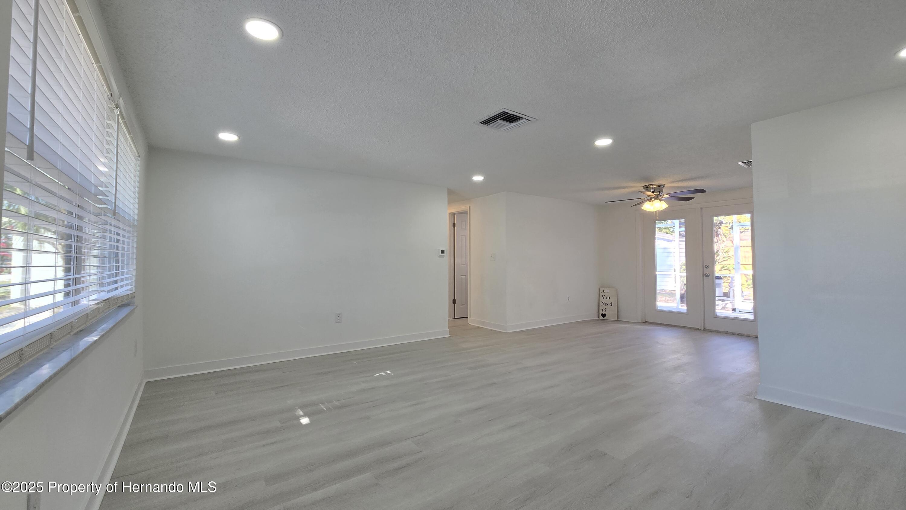8640 Spanish Moss Drive, Port Richey, Florida image 19