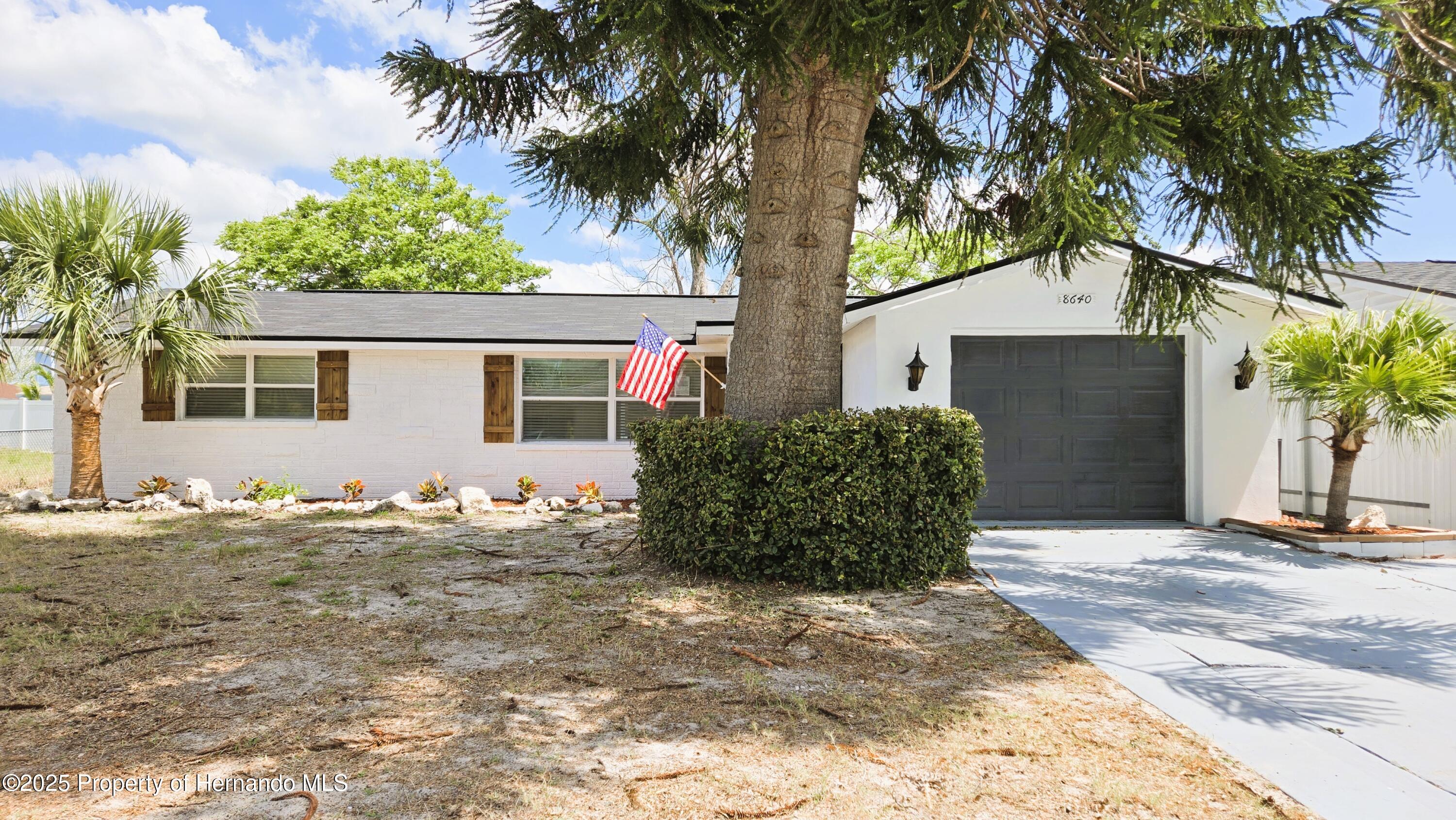 8640 Spanish Moss Drive, Port Richey, Florida image 1