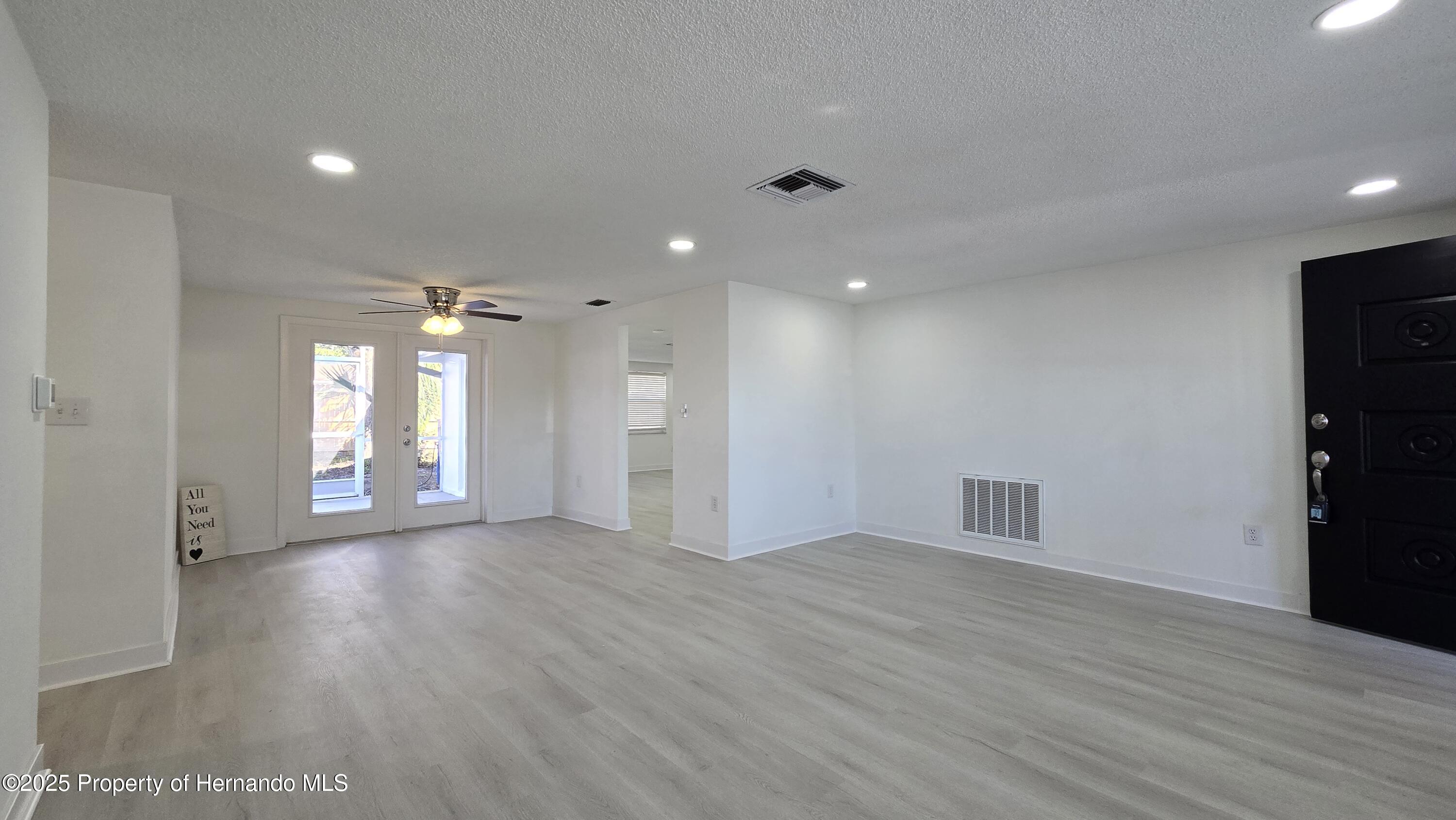 8640 Spanish Moss Drive, Port Richey, Florida image 21