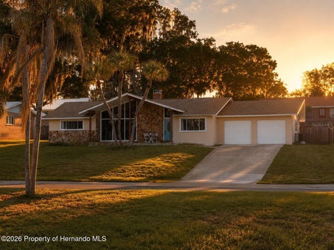 Homes For Sale - 1316 Lake Ariana Boulevard<br/> Auburndale, FL 33823