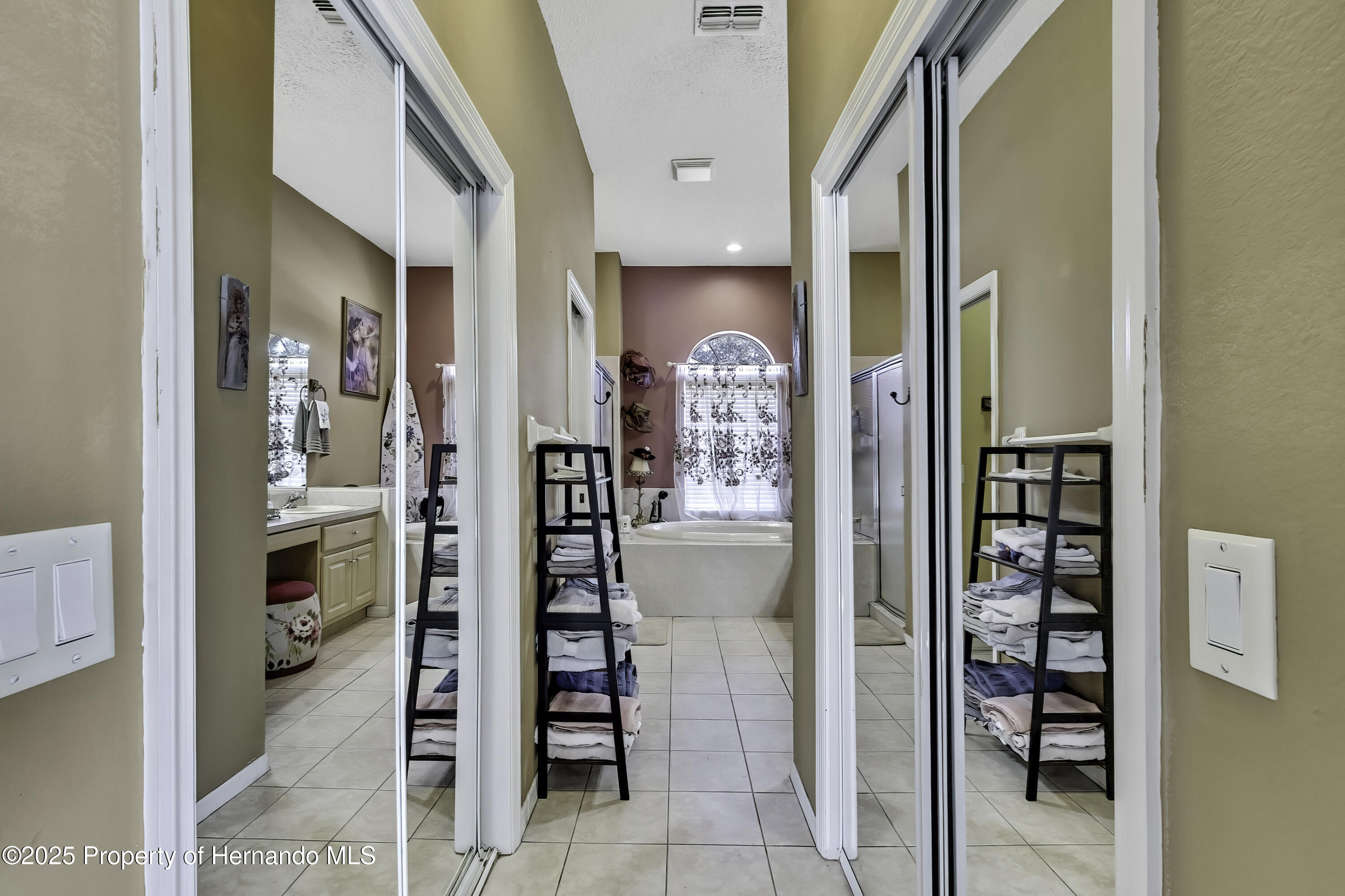 Spring Hill, Florida 34609, United States, 4 Bedrooms Bedrooms, ,2 BathroomsBathrooms,Residential,Active,246992