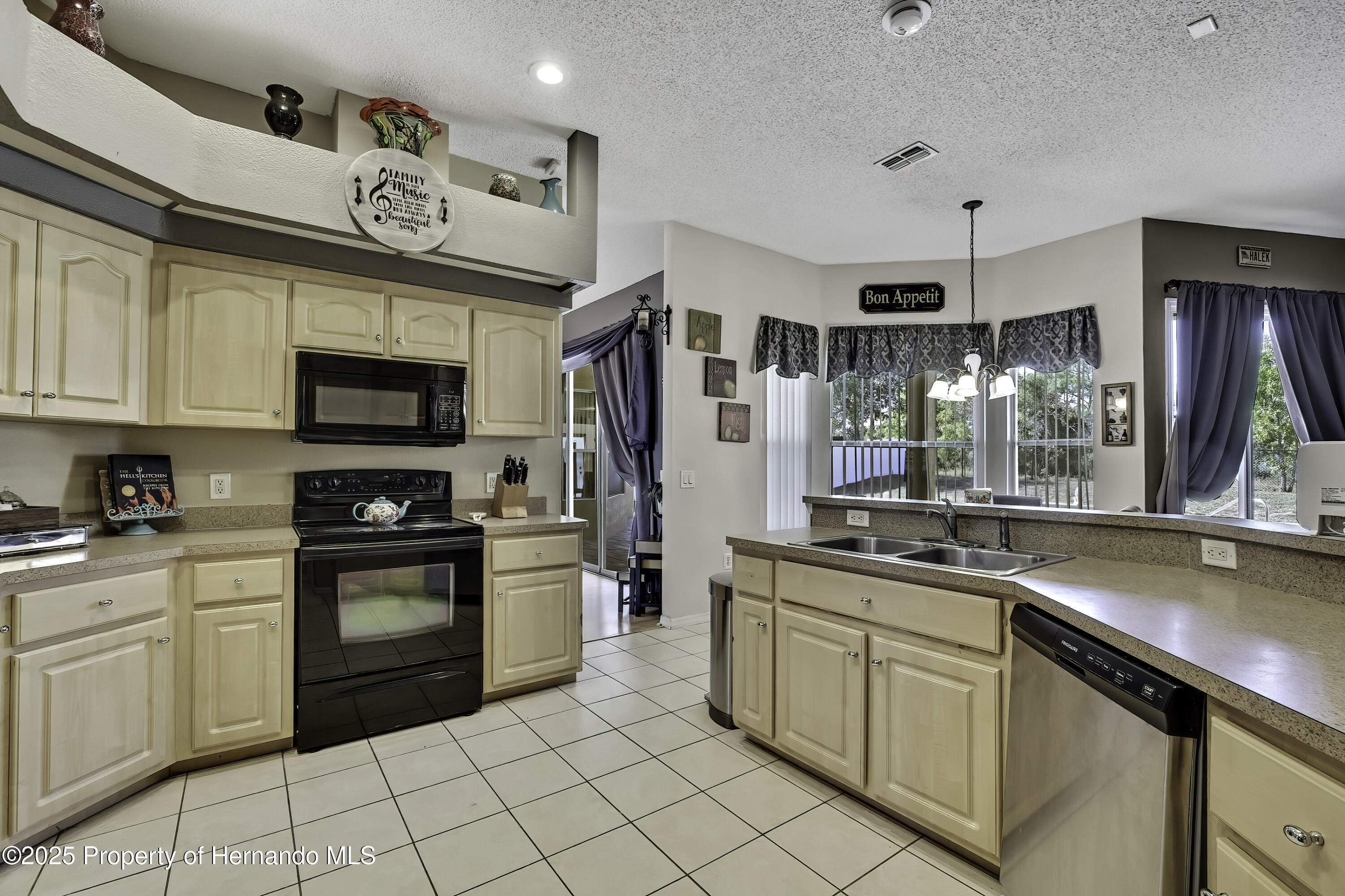 Spring Hill, Florida 34609, United States, 4 Bedrooms Bedrooms, ,2 BathroomsBathrooms,Residential,Active,246992