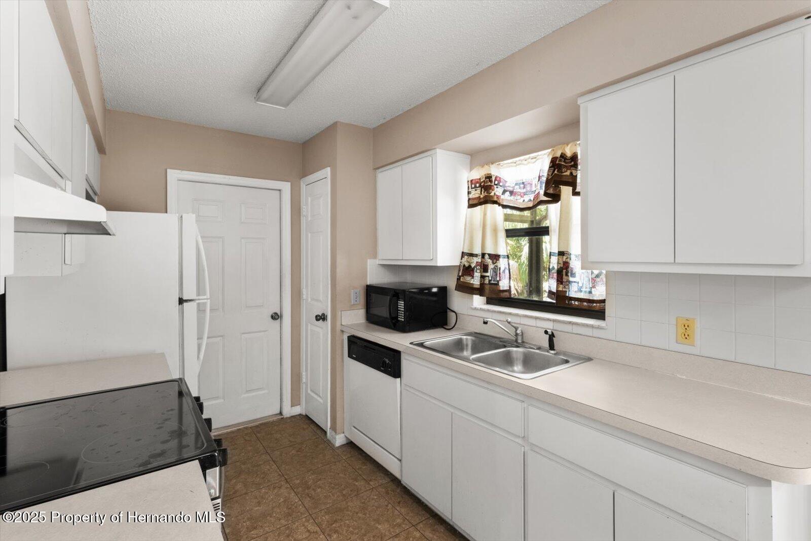 Inverness, Florida 34452, United States, 2 Bedrooms Bedrooms, ,1 BathroomBathrooms,Residential,Pending,188160