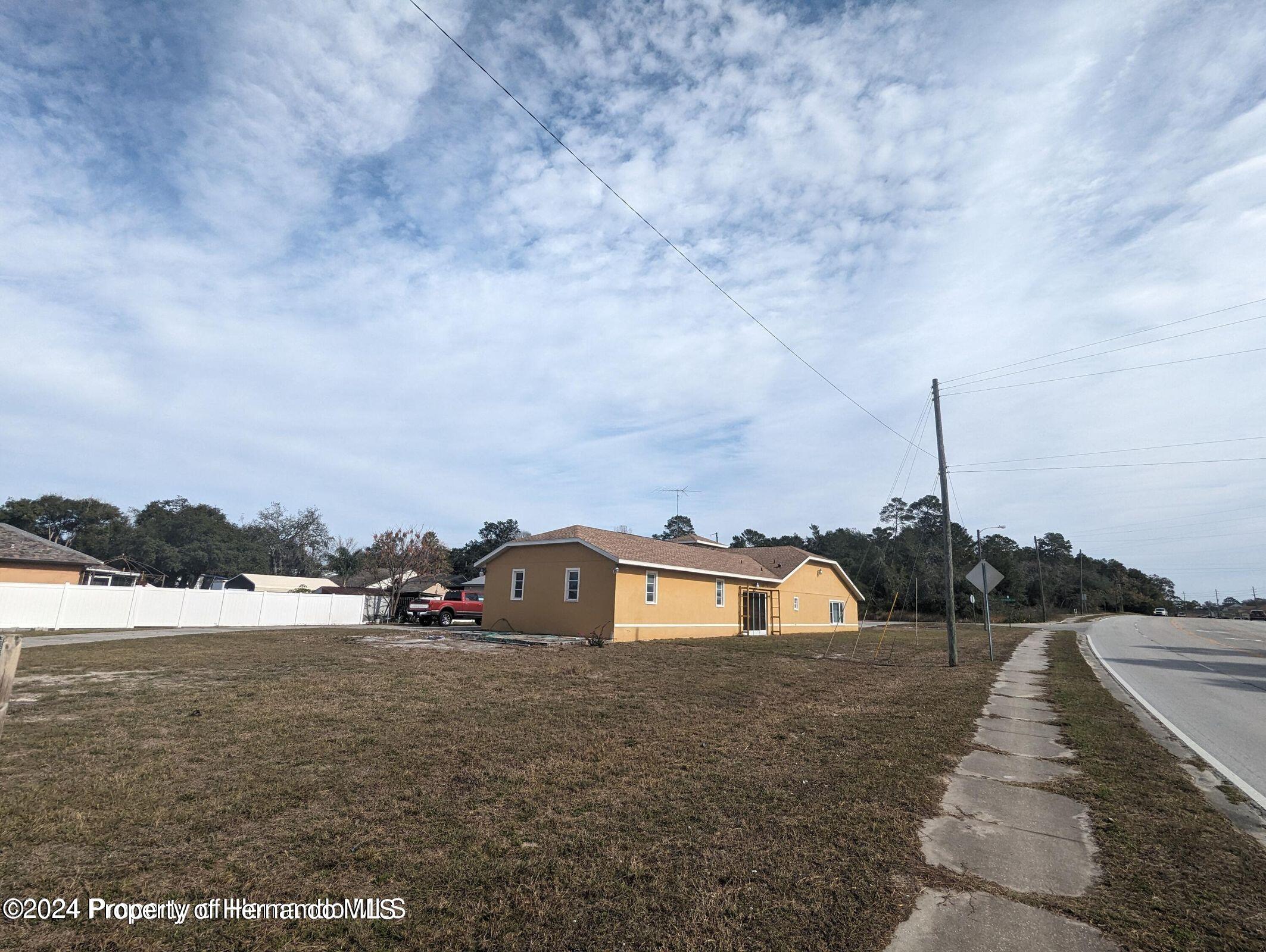 2365 Ainsworth Avenue, Spring Hill, Florida image 4