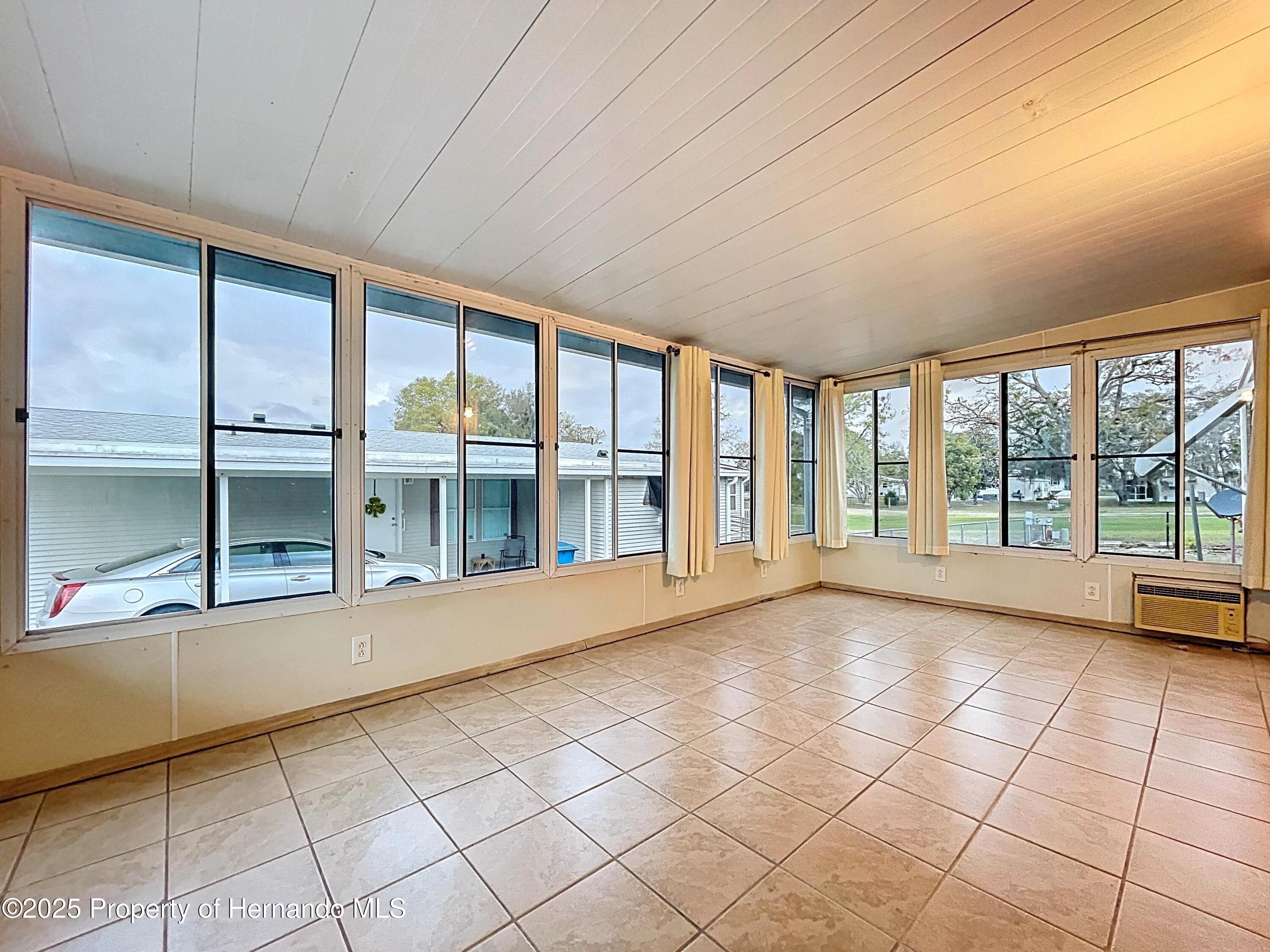 8698 Highpoint Boulevard, Brooksville, Florida image 9