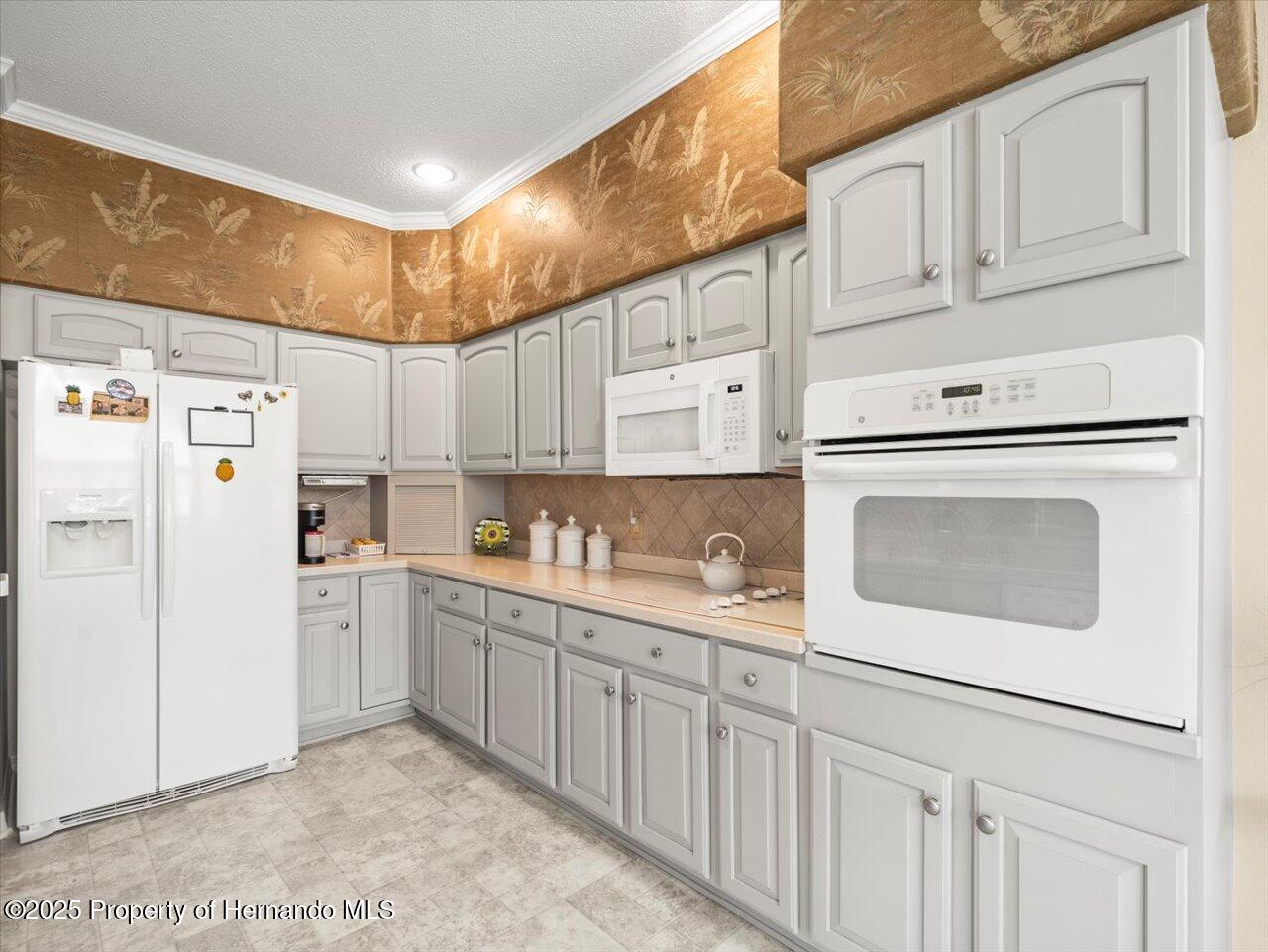 18514 Hidden Pines Way, Hudson, Florida image 17