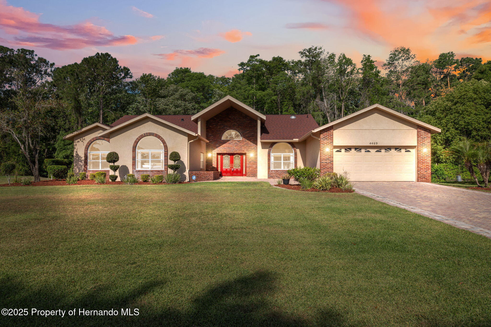 4469 Lake In The Woods Drive, Weeki Wachee, Florida image 2