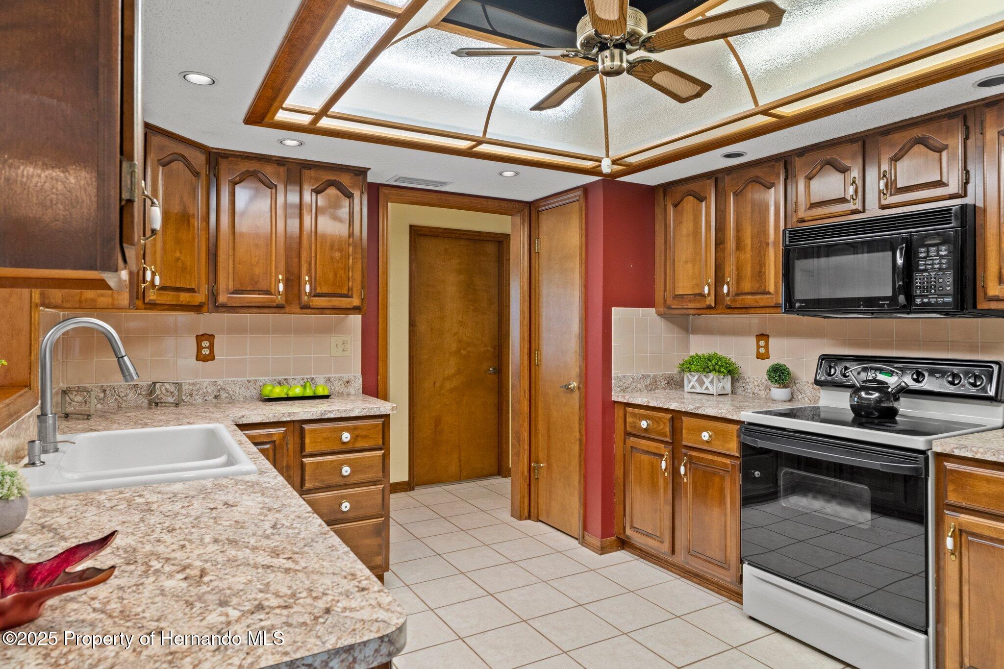 8402 Lake Hill Court, Spring Hill, Florida image 23