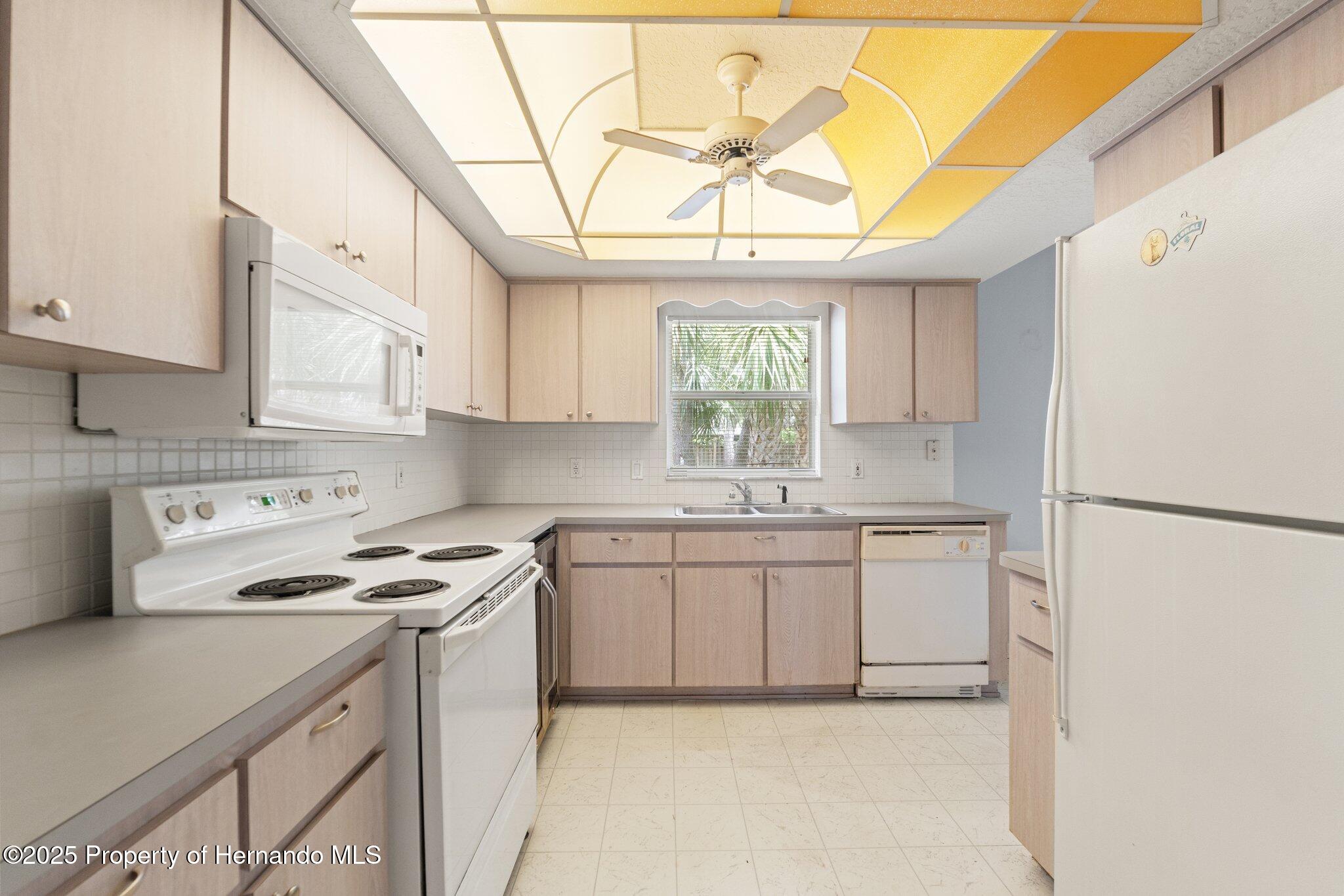 2418 Deltona Boulevard, Spring Hill, Florida image 10