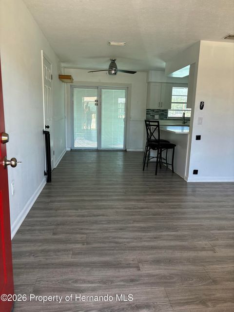 Homes For Sale - 39219 5th Avenue<br/> Zephyrhills, FL 33542