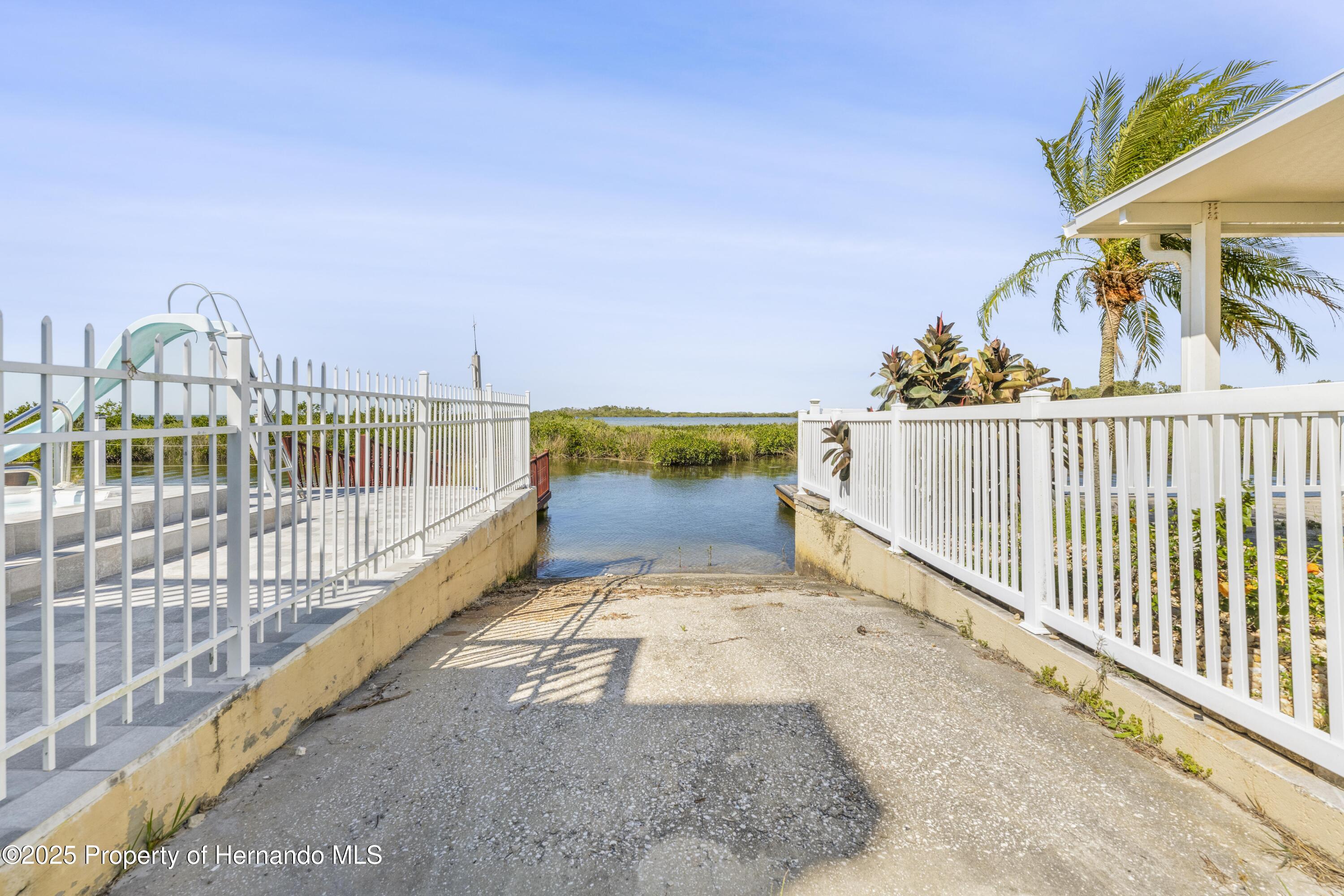 6633 Driftwood Drive, Hudson, Florida image 16