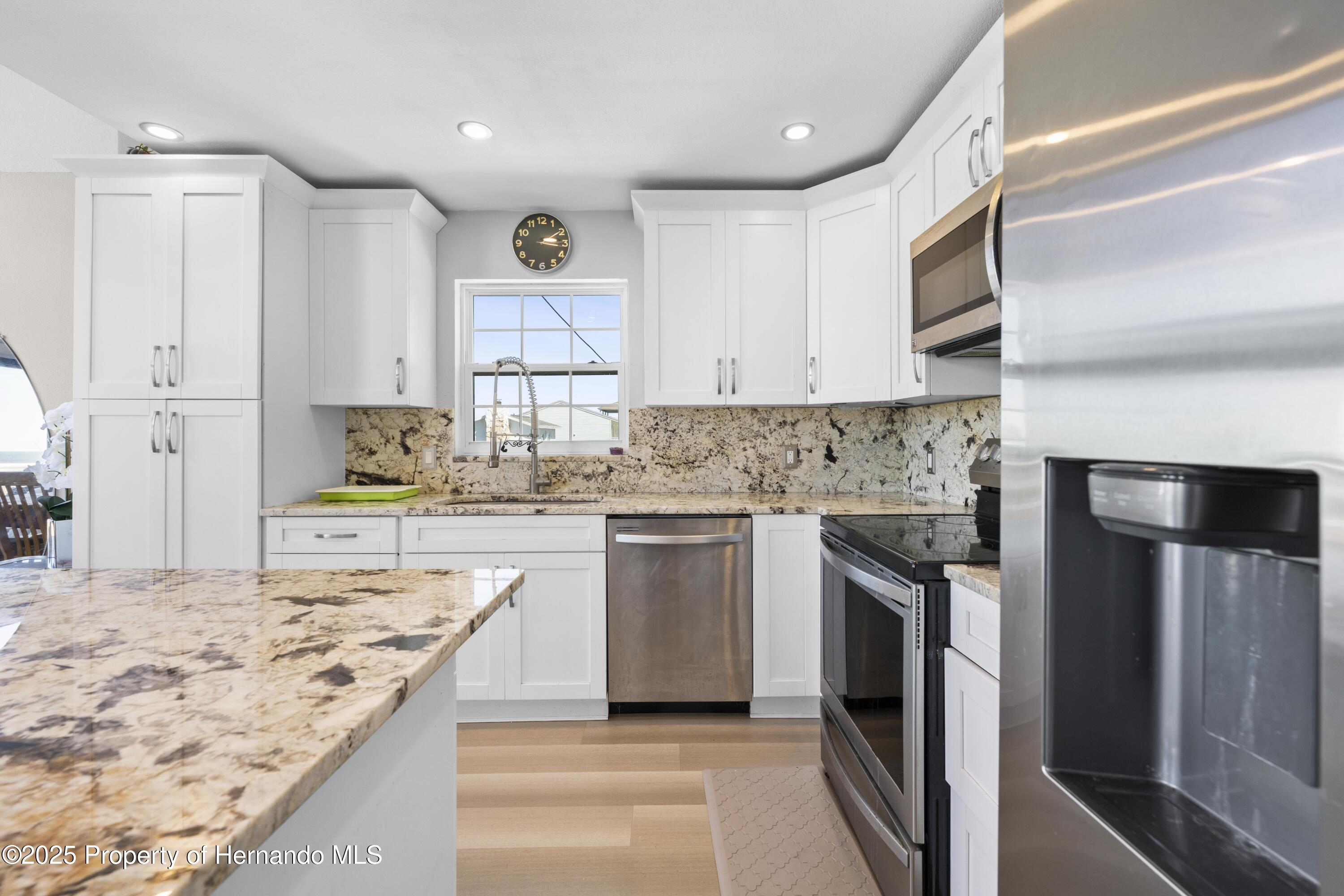 6633 Driftwood Drive, Hudson, Florida image 38