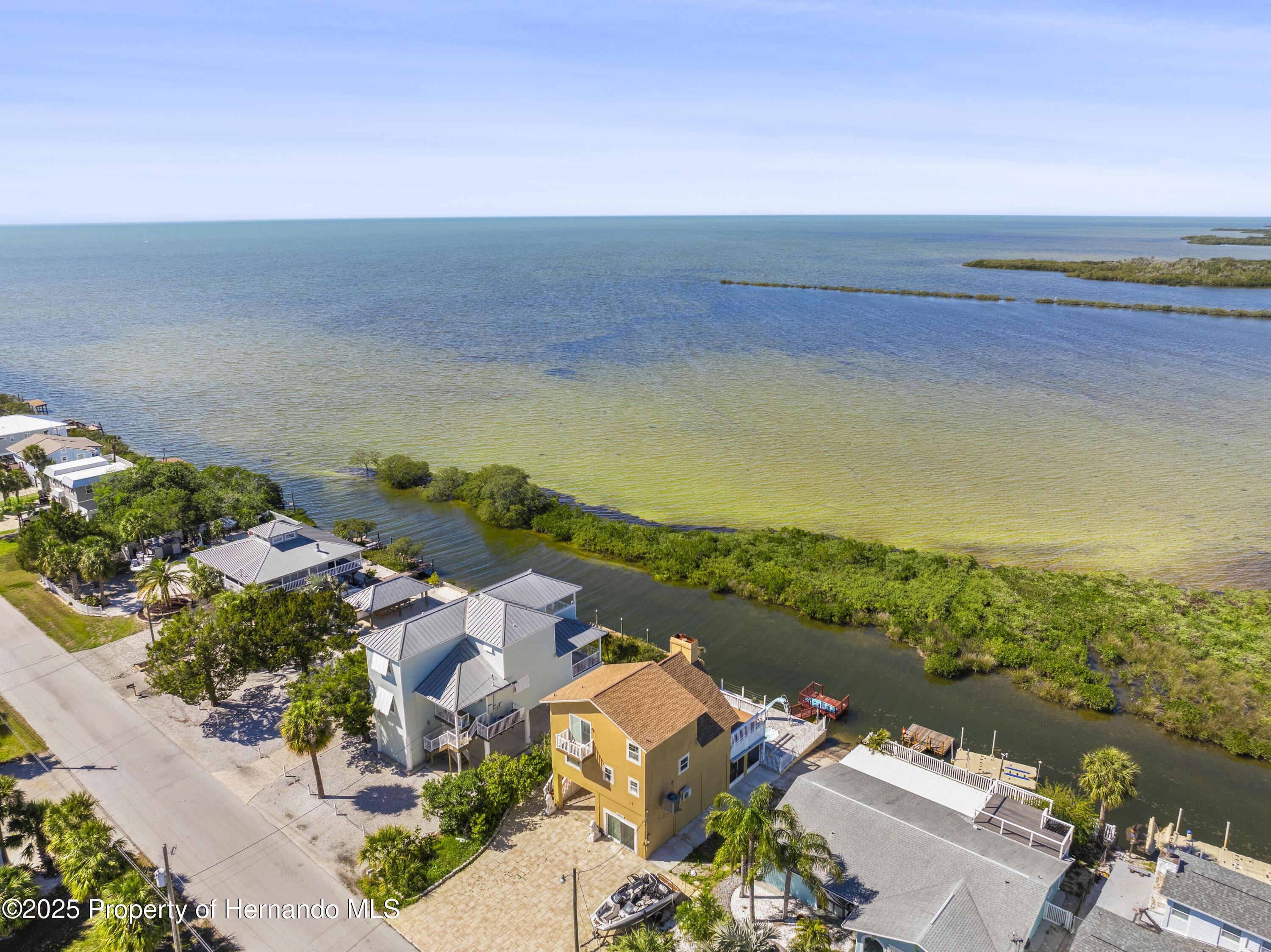 6633 Driftwood Drive, Hudson, Florida image 22