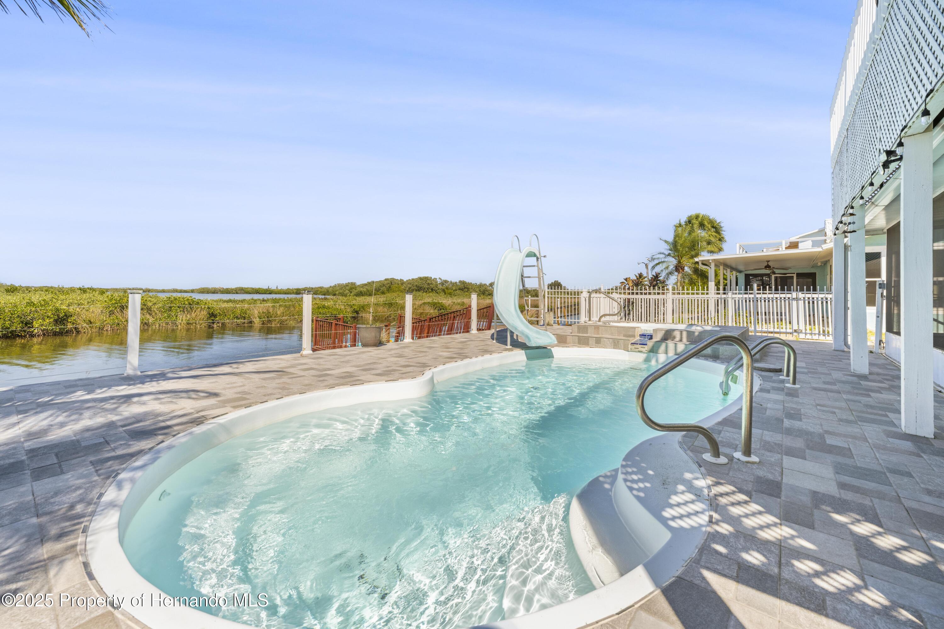 6633 Driftwood Drive, Hudson, Florida image 9