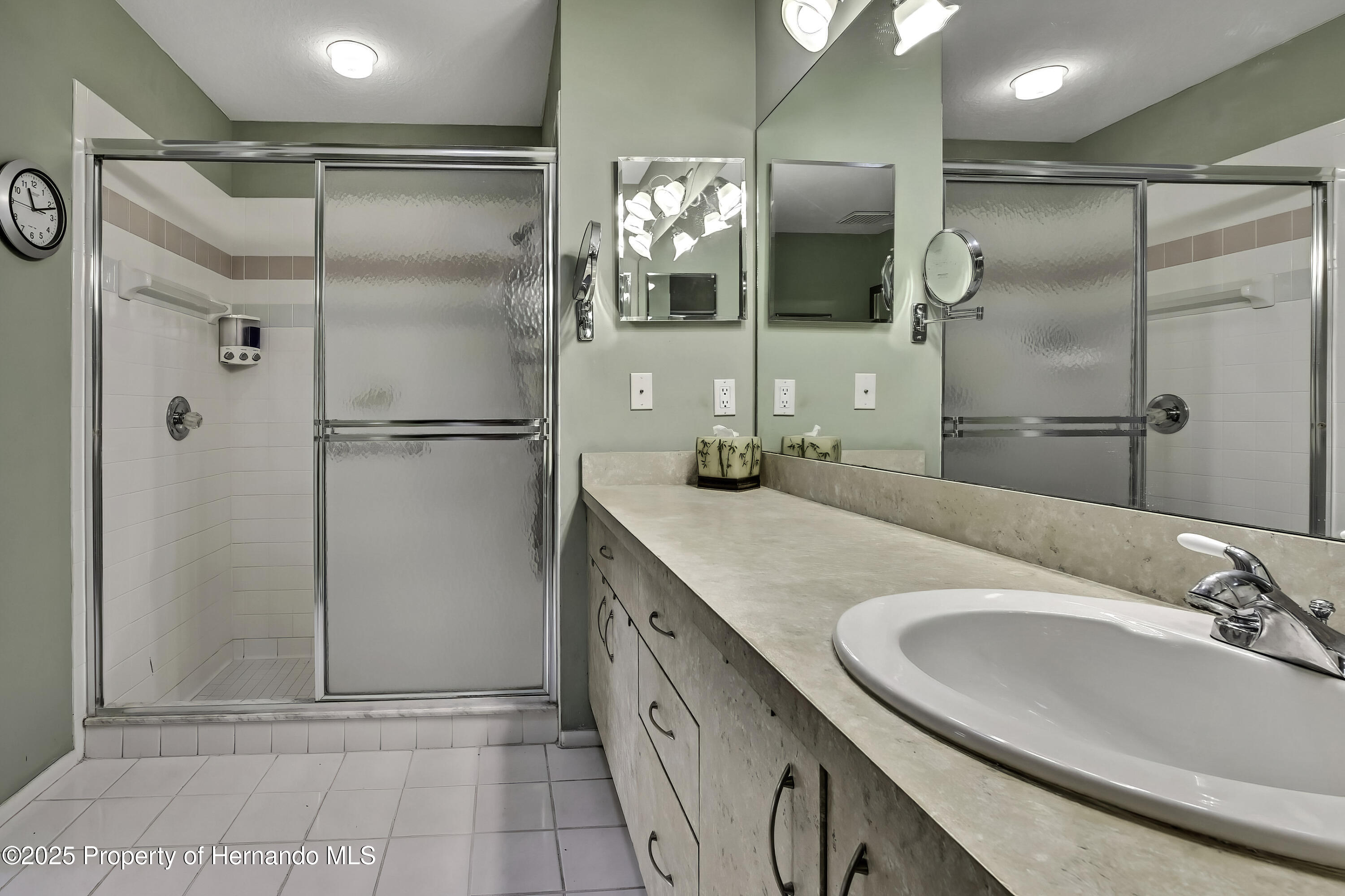2439 Hidden Trail Drive, Spring Hill, Florida image 25