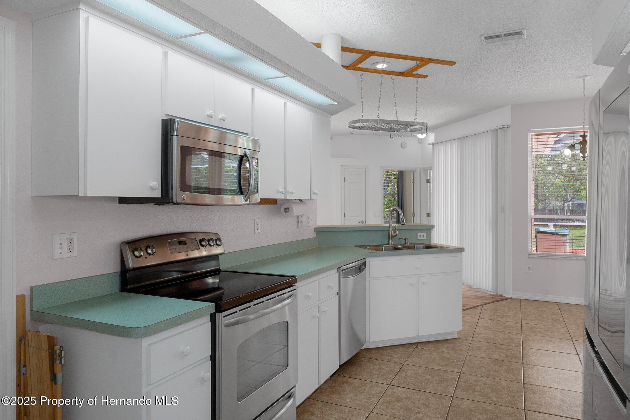8382 Christopher Lane, Brooksville, Florida image 17