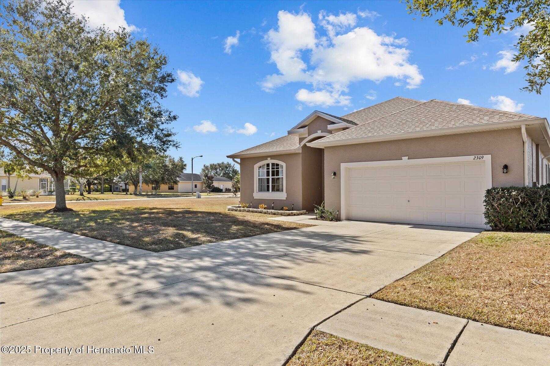 2309 Cross Tee Court, Brooksville, Florida image 3