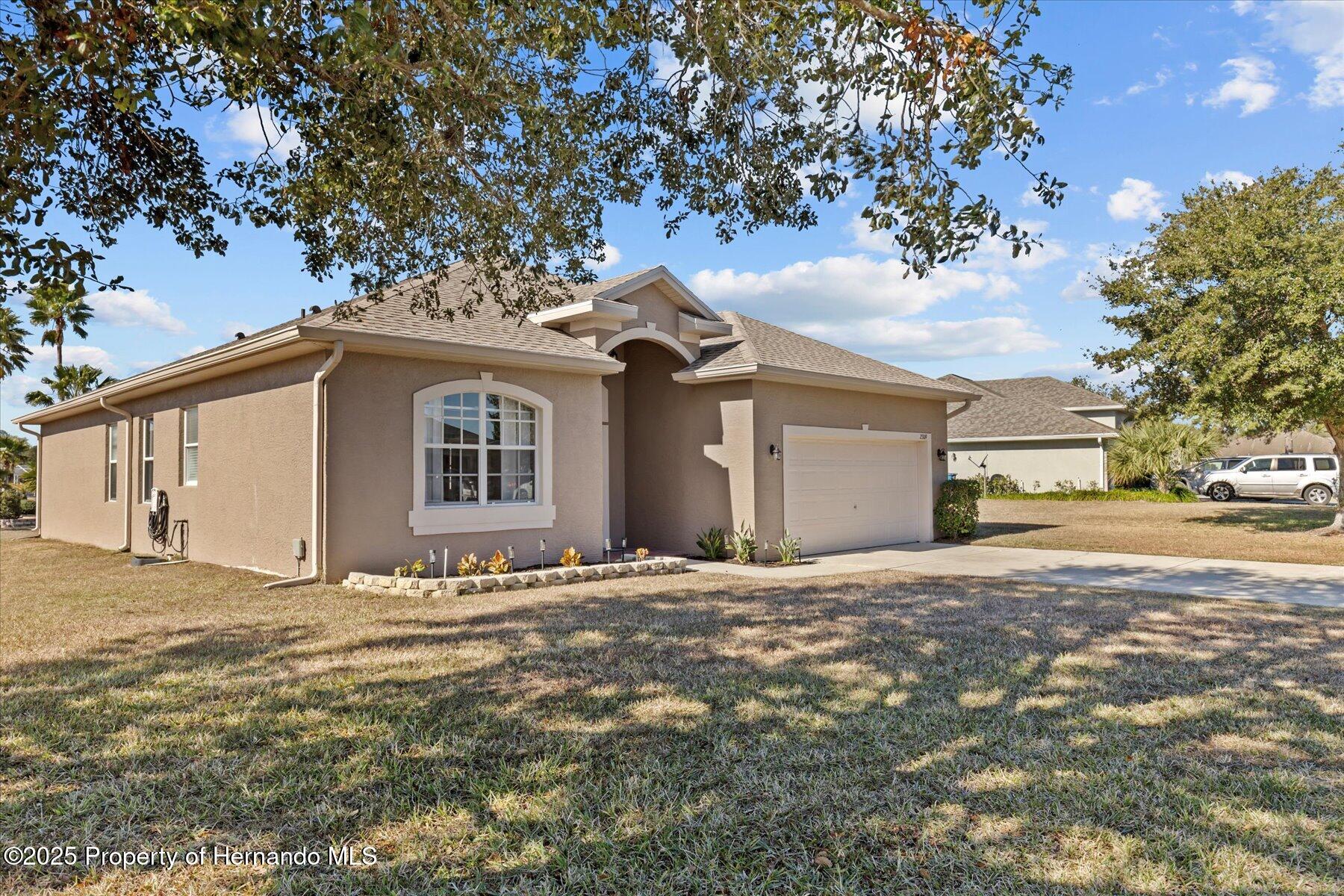 2309 Cross Tee Court, Brooksville, Florida image 2