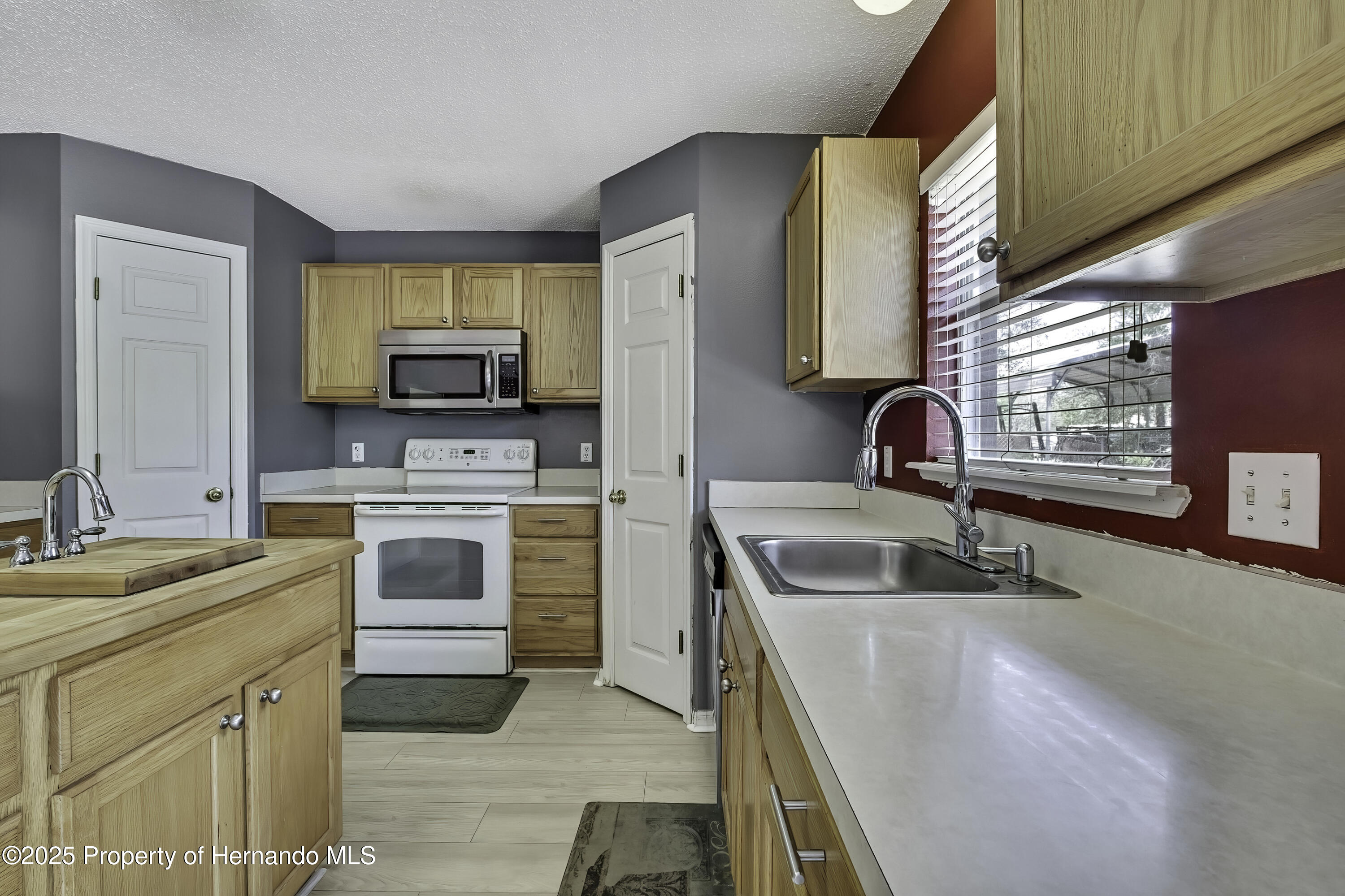 11257 Persimmon Avenue, Weeki Wachee, Florida image 37