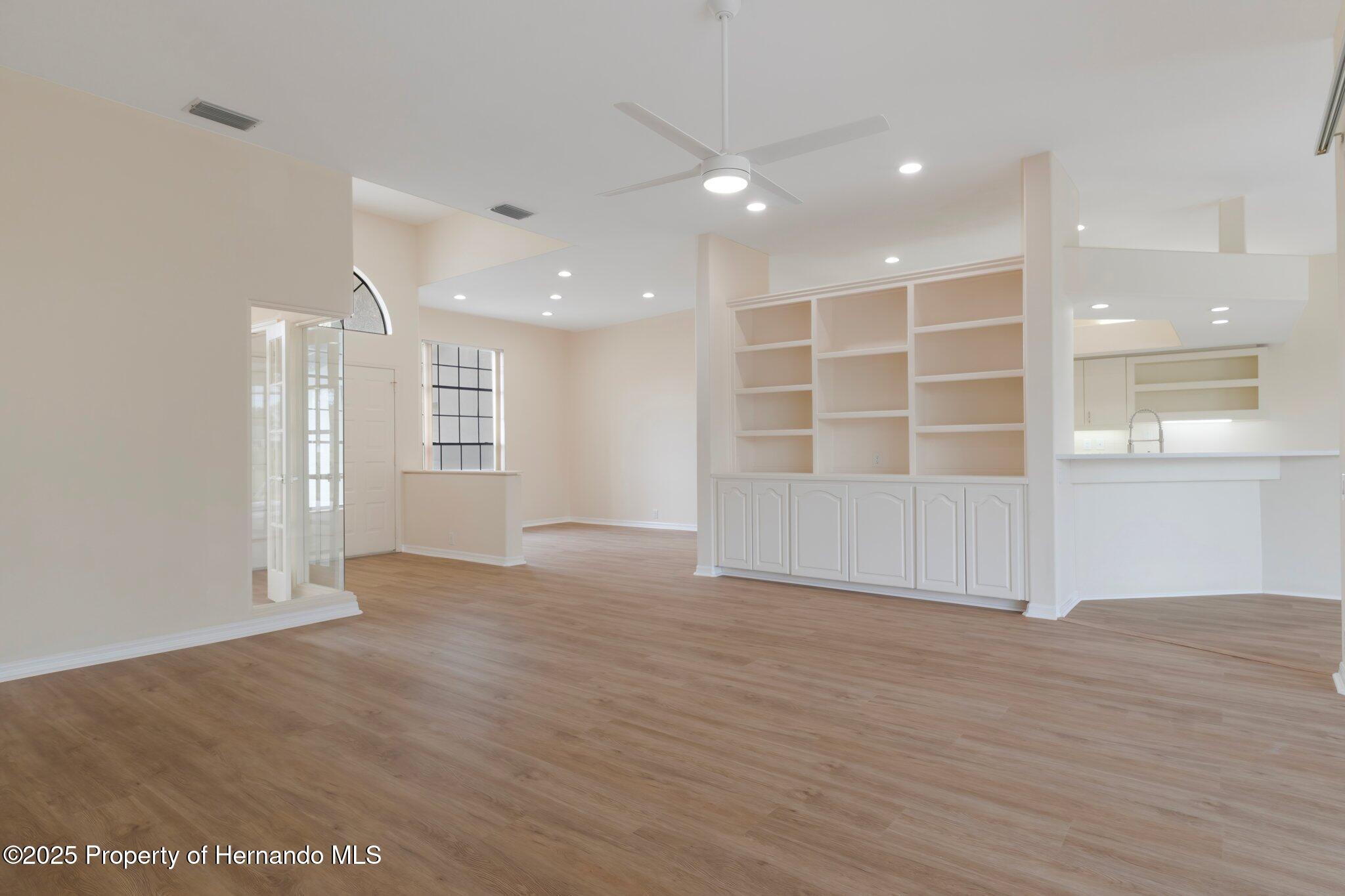 9397 Merriweather Drive, Weeki Wachee, Florida image 11