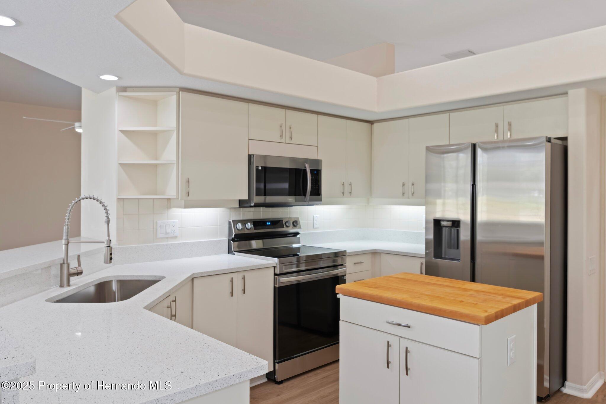 9397 Merriweather Drive, Weeki Wachee, Florida image 21