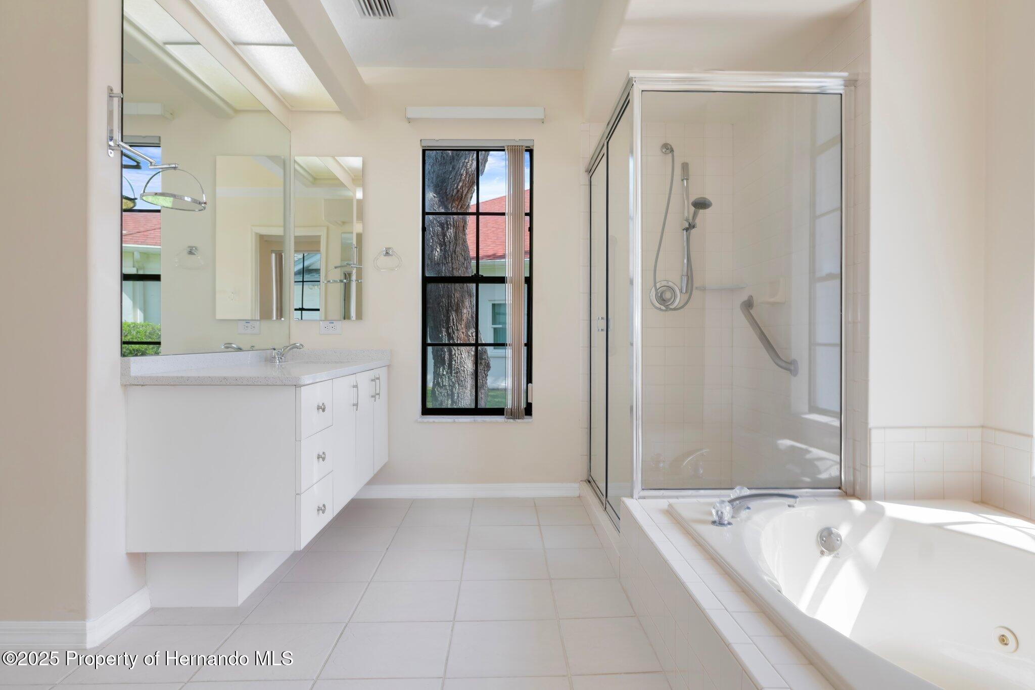 9397 Merriweather Drive, Weeki Wachee, Florida image 34