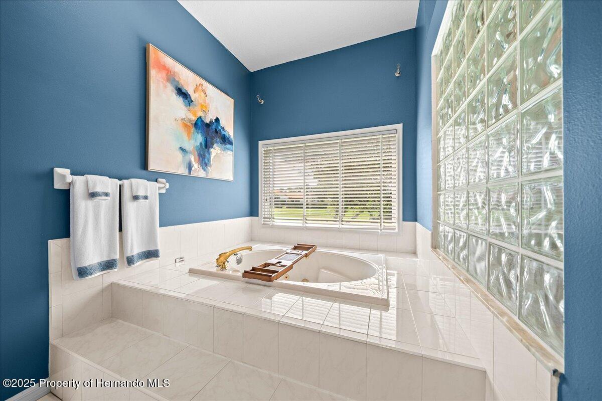 10044 Twelve Oaks Court, Weeki Wachee, Florida image 28