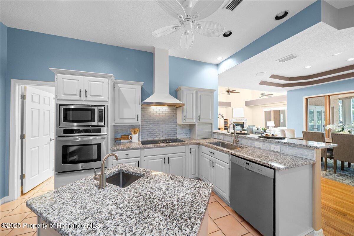 10044 Twelve Oaks Court, Weeki Wachee, Florida image 17