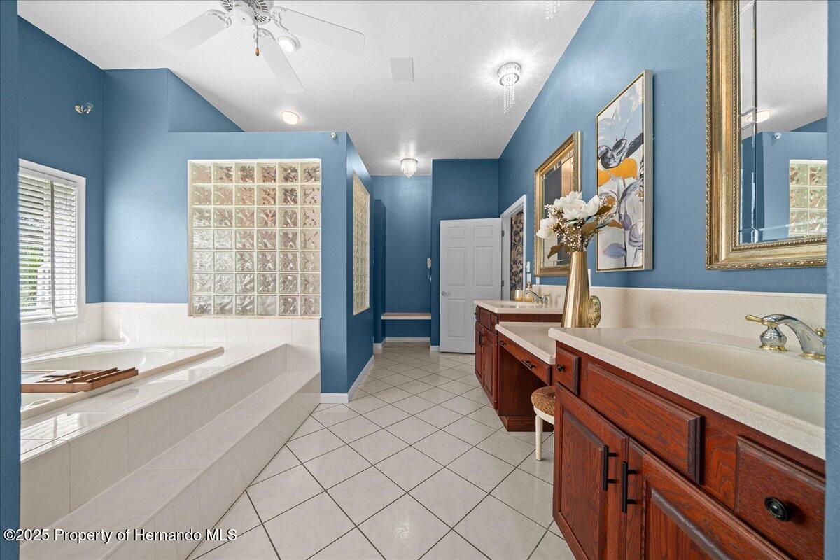 10044 Twelve Oaks Court, Weeki Wachee, Florida image 29