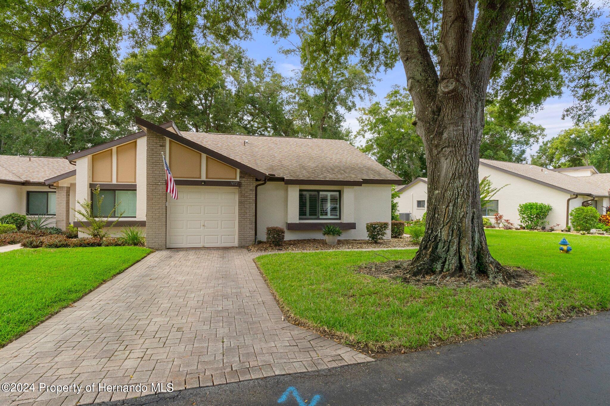 7472 Heather Walk Drive, Weeki Wachee, Florida image 1