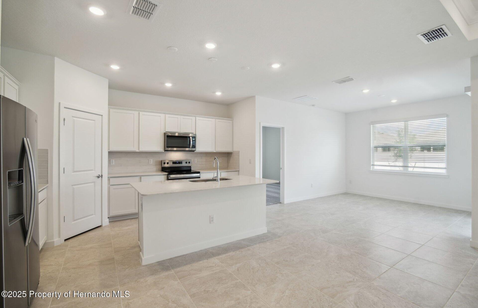 3952 Big Sky Drive, Spring Hill, Florida image 7
