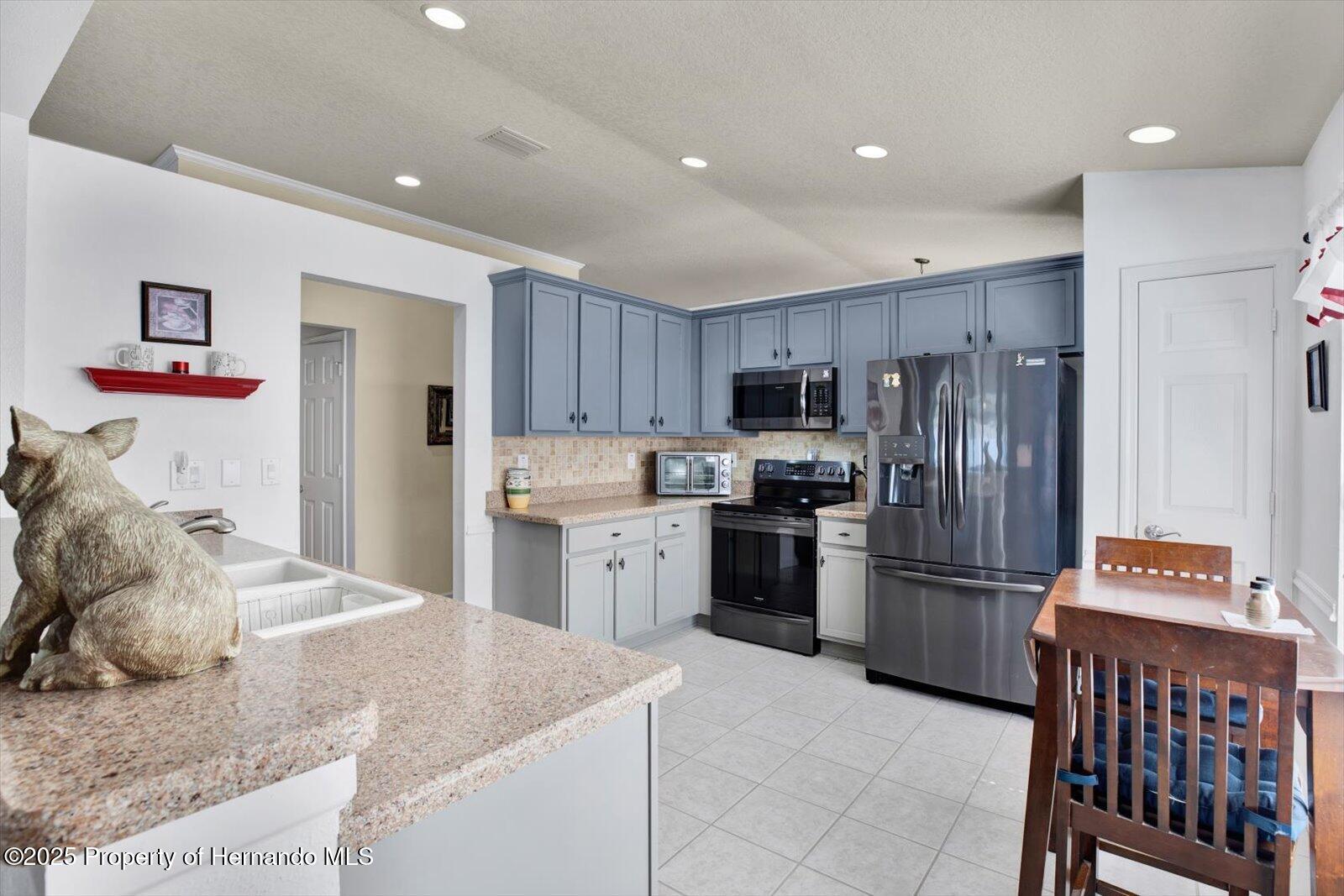 Brooksville, Florida 34604, United States, 3 Bedrooms Bedrooms, ,2 BathroomsBathrooms,Residential,Pending,78789