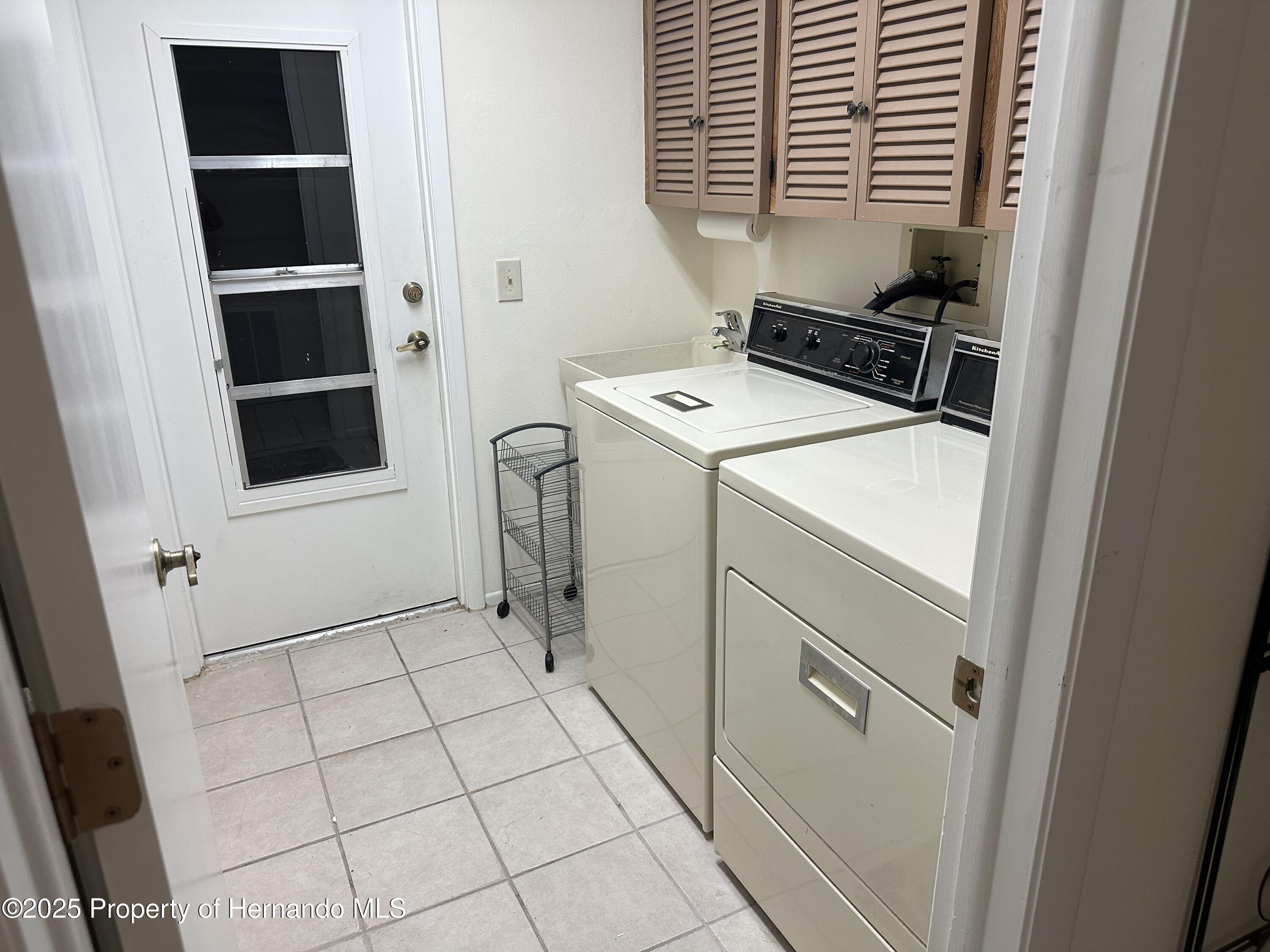 2351 Palm Springs Court, Spring Hill, Florida image 33