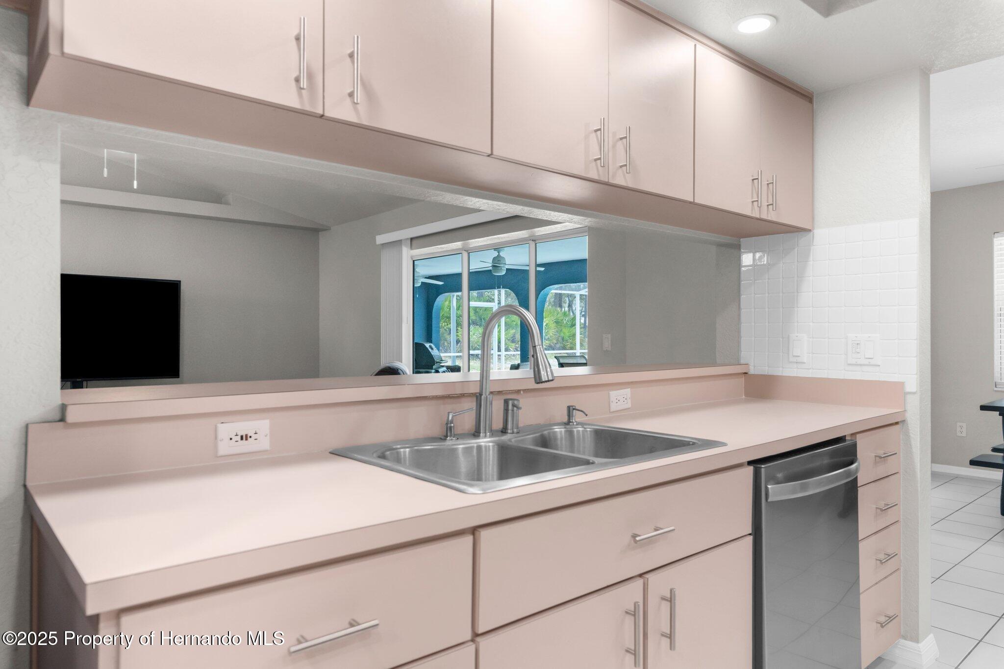 8084 Nightingale Road, Weeki Wachee, Florida image 21