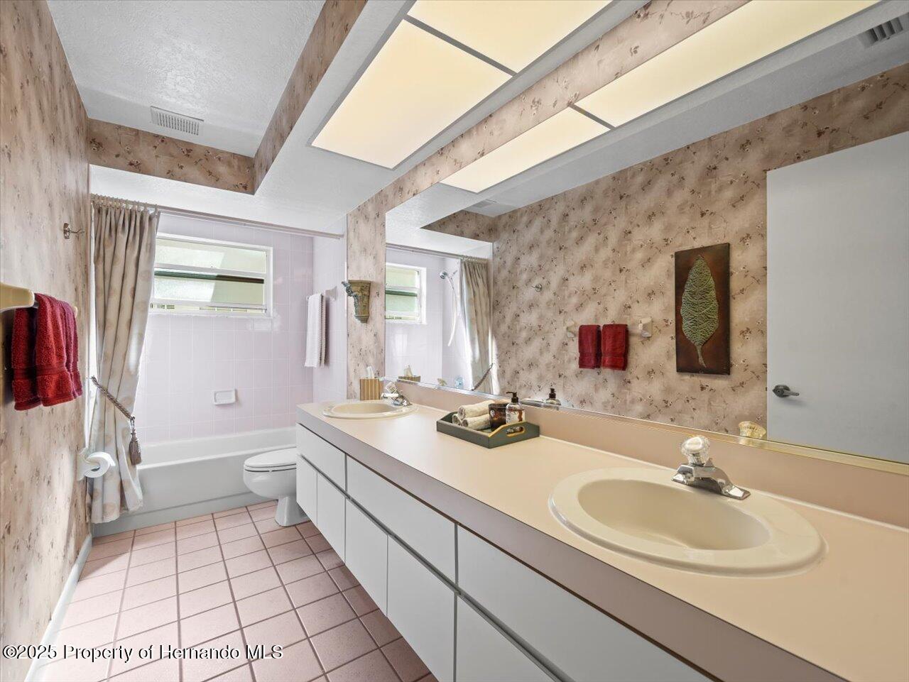 9355 French Quarters Circle, Weeki Wachee, Florida image 38
