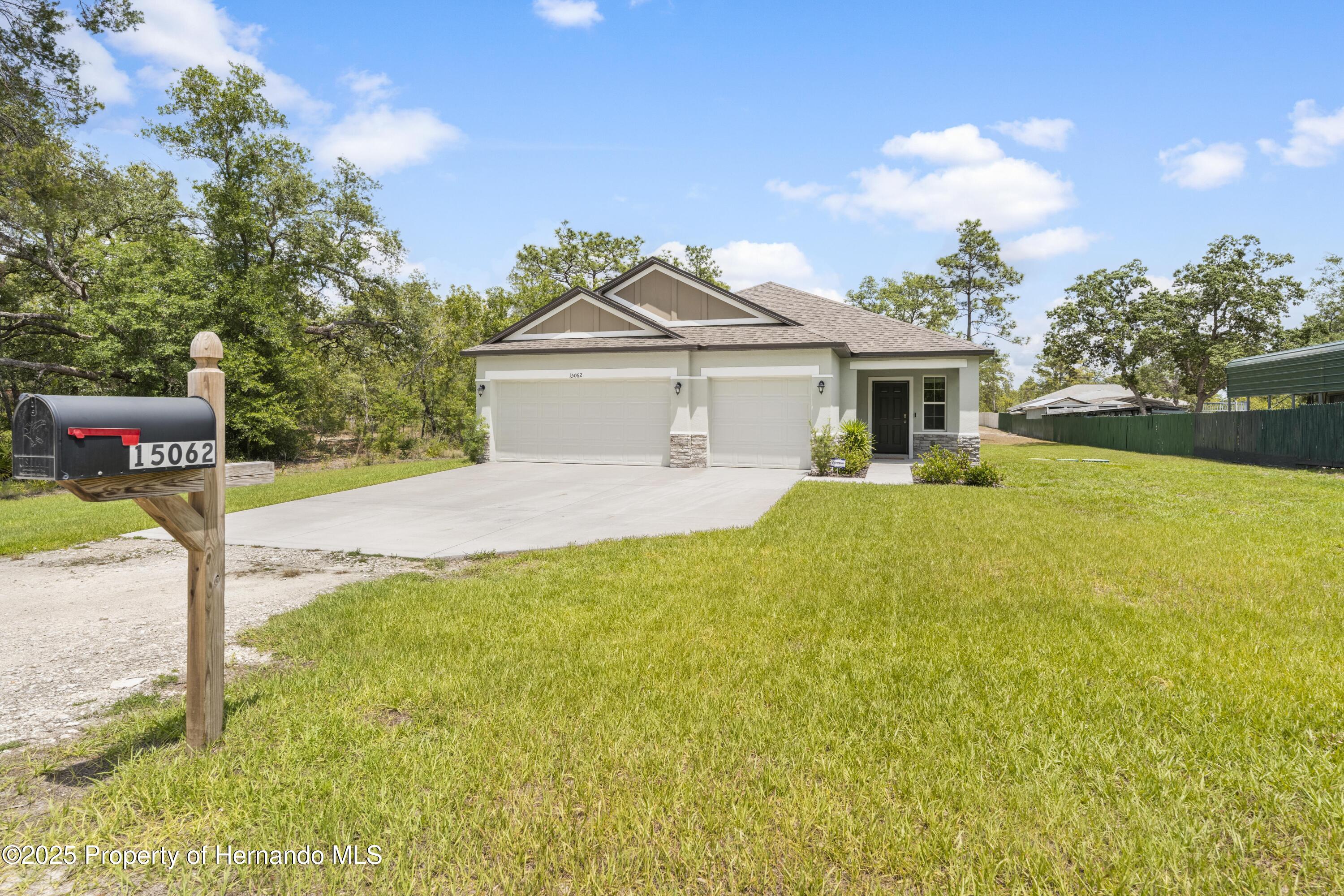 15062 Hummingbird Road, Weeki Wachee, Florida image 1