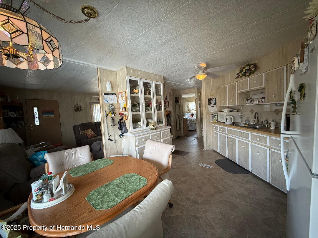 8063 Eastern Circle Drive, Brooksville, Florida image 12