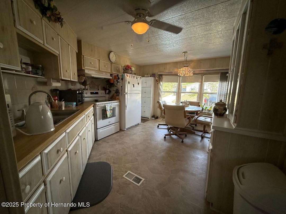 8063 Eastern Circle Drive, Brooksville, Florida image 19