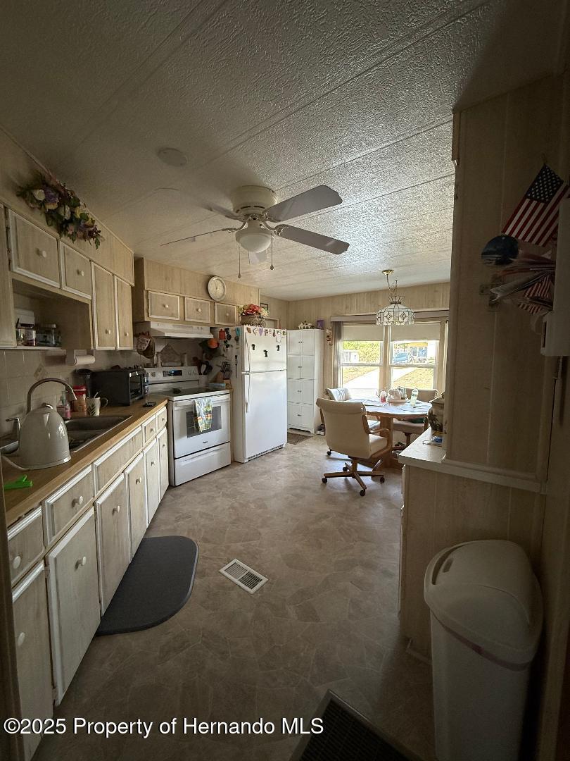 8063 Eastern Circle Drive, Brooksville, Florida image 14