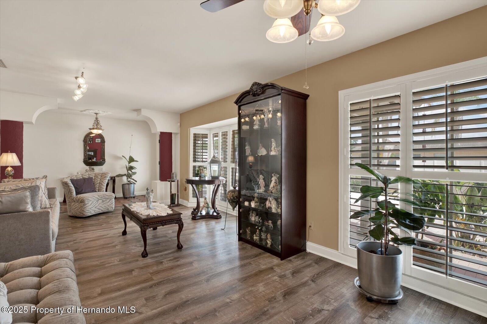 8516 Wooddrift Dr Drive, Tampa, Florida image 6