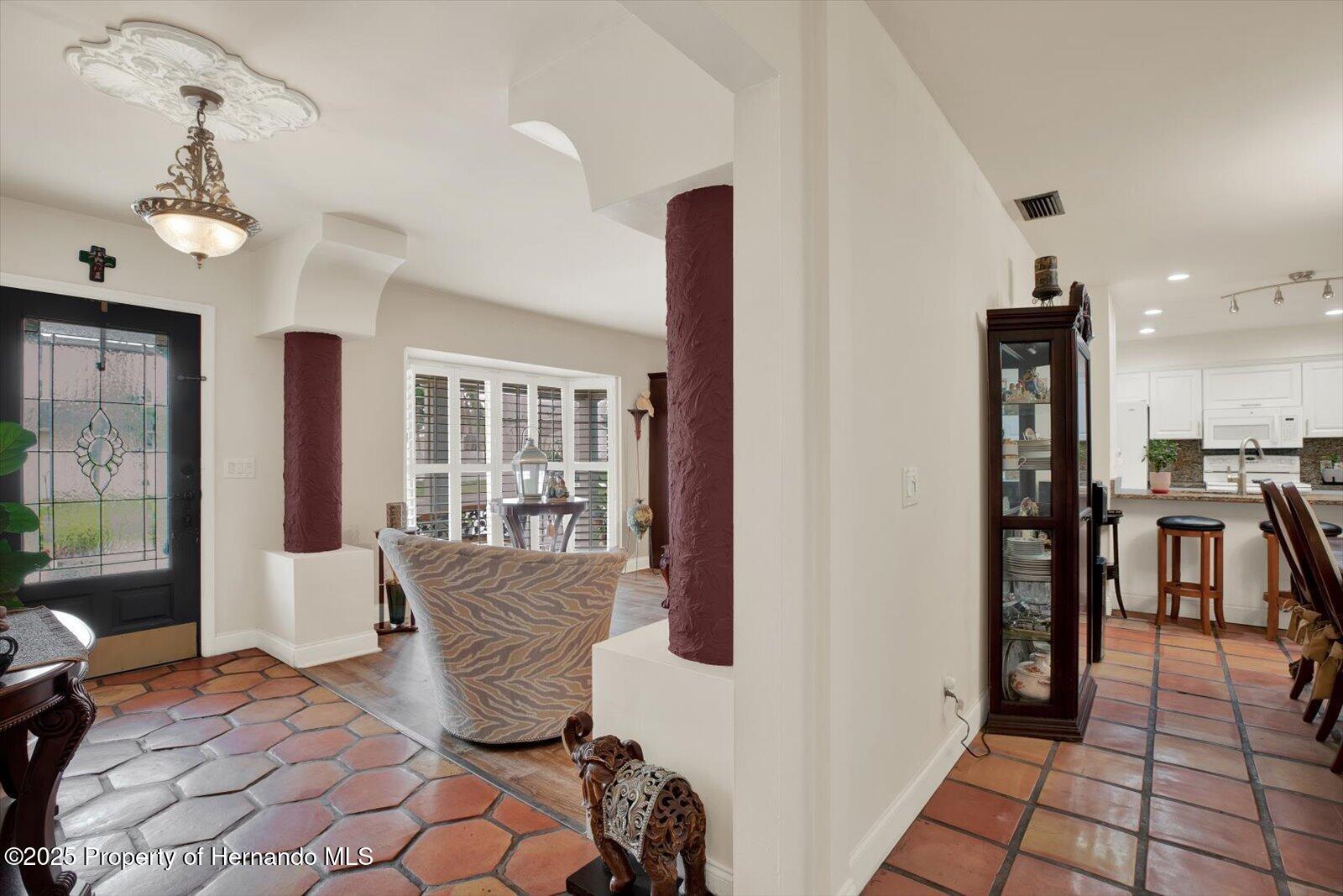 8516 Wooddrift Dr Drive, Tampa, Florida image 9