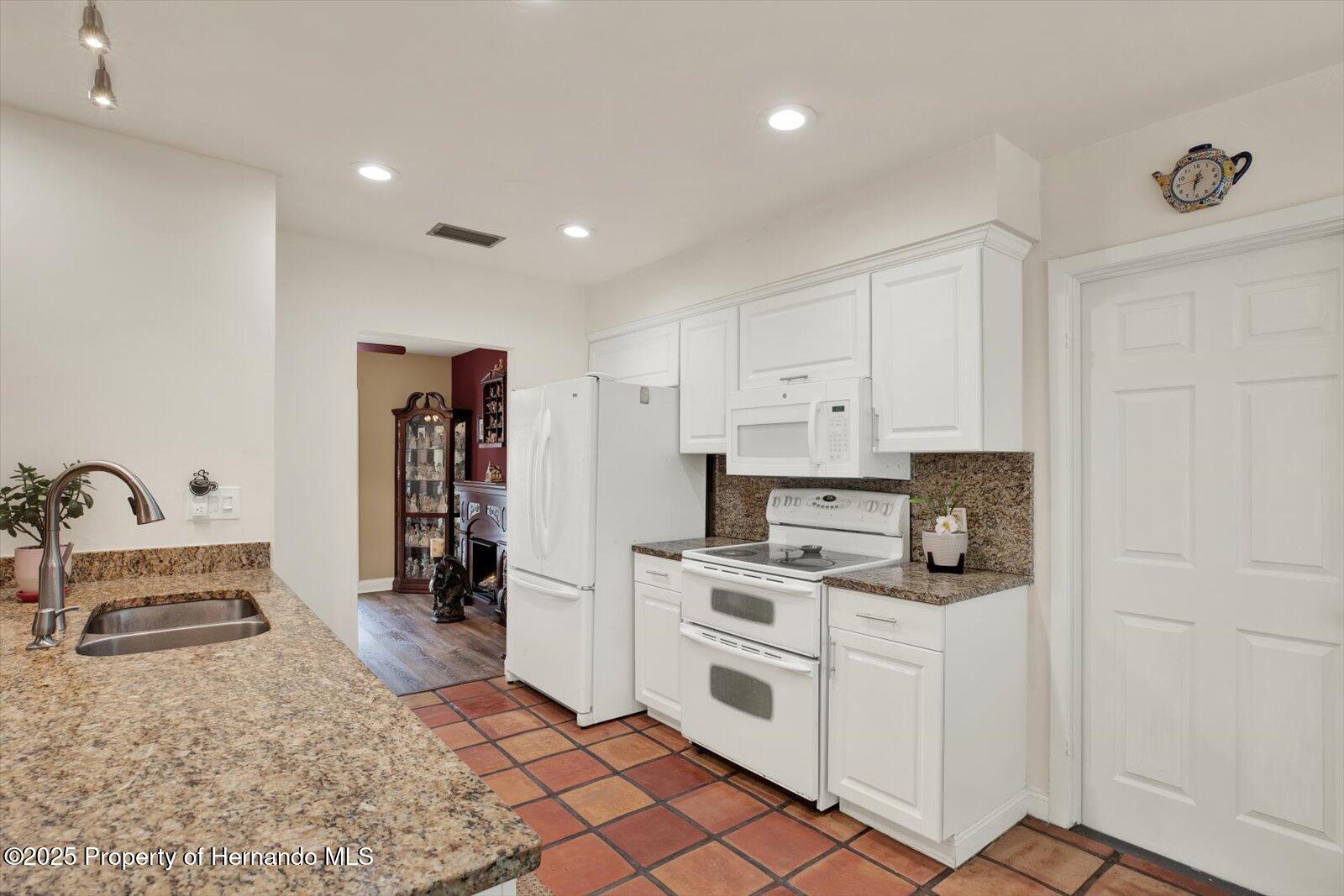 8516 Wooddrift Dr Drive, Tampa, Florida image 16